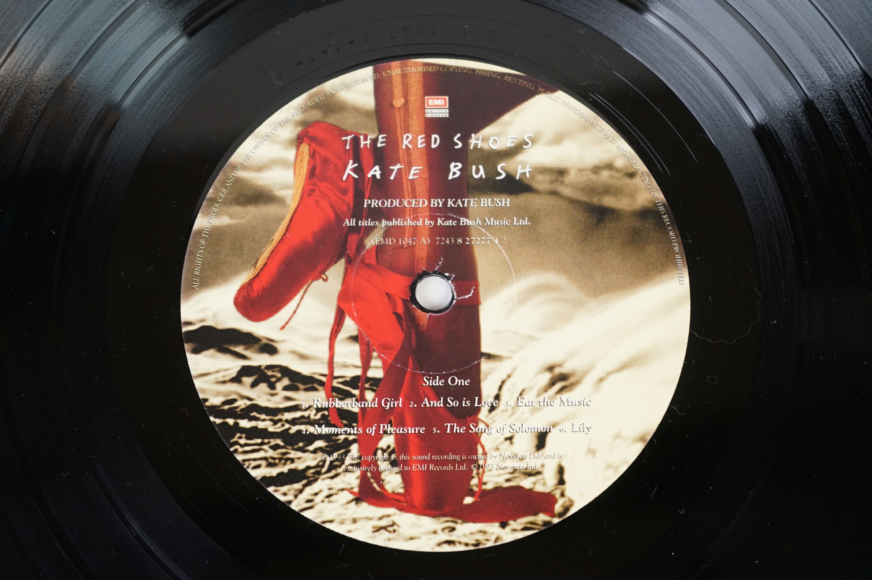 Vinyl - Kate Bush The Red Shoes LP EMD1047 with lyric inner, sleeve and vinyl ex - Image 4 of 5