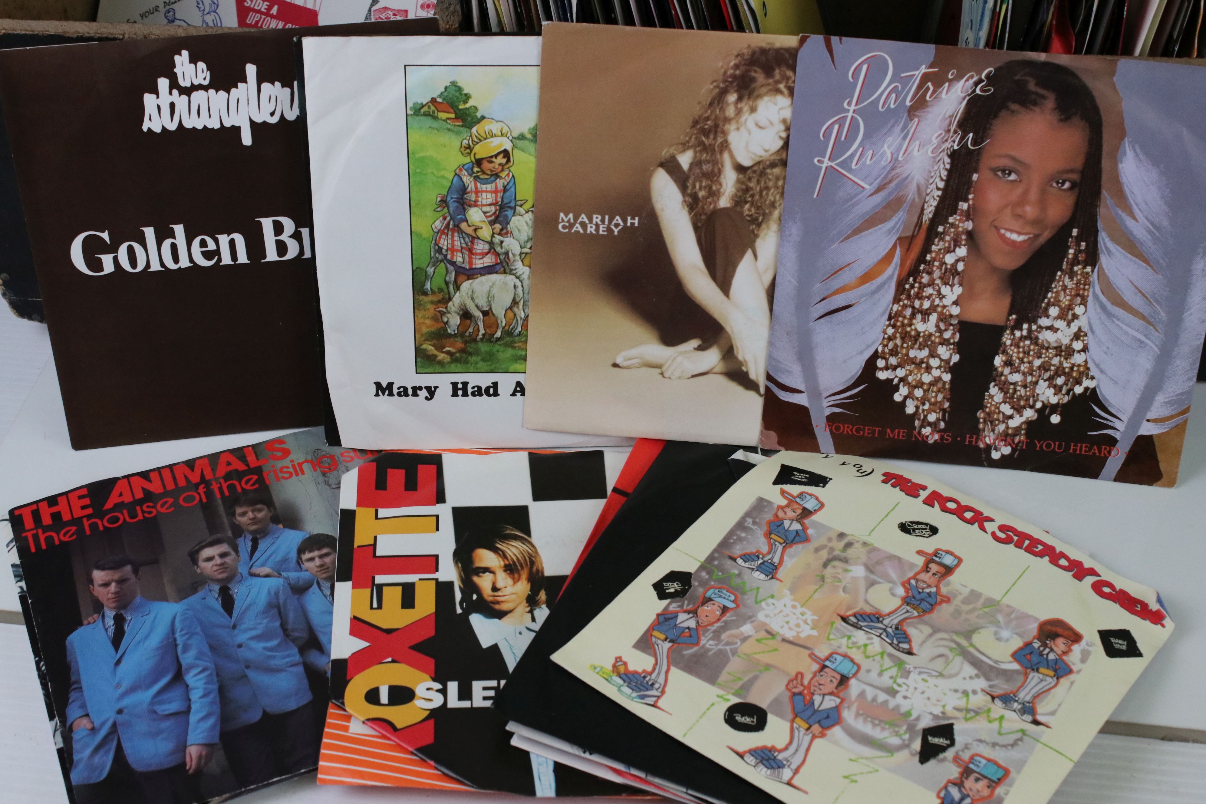 Vinyl - Towards 100 7" singles in pictures and company sleeves to include Rock and Pop in vg+ - Image 3 of 4