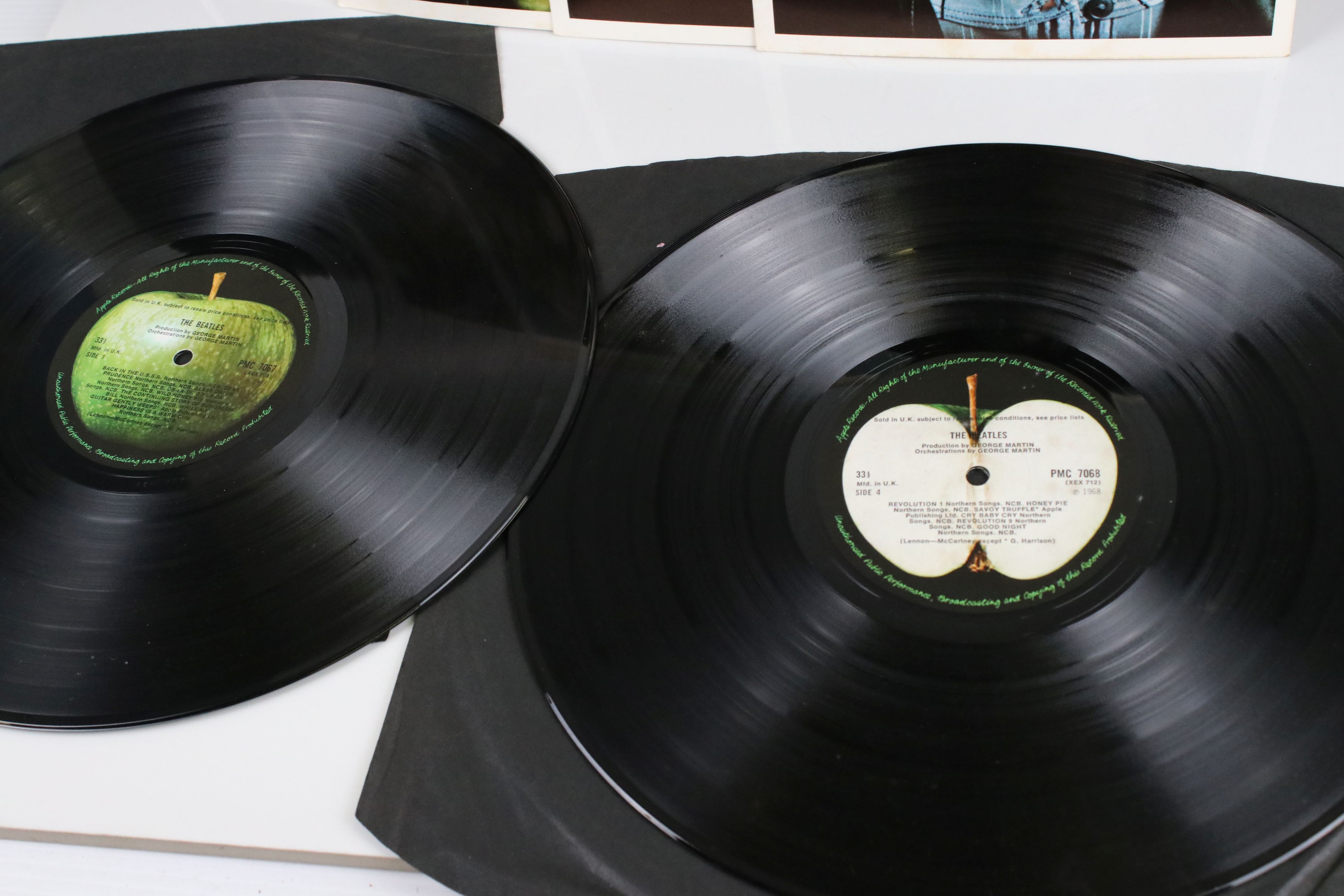 Vinyl - The Beatles two copies of The White Album (PMC 7067/8) first one numbered 0161086 top opener - Image 15 of 15