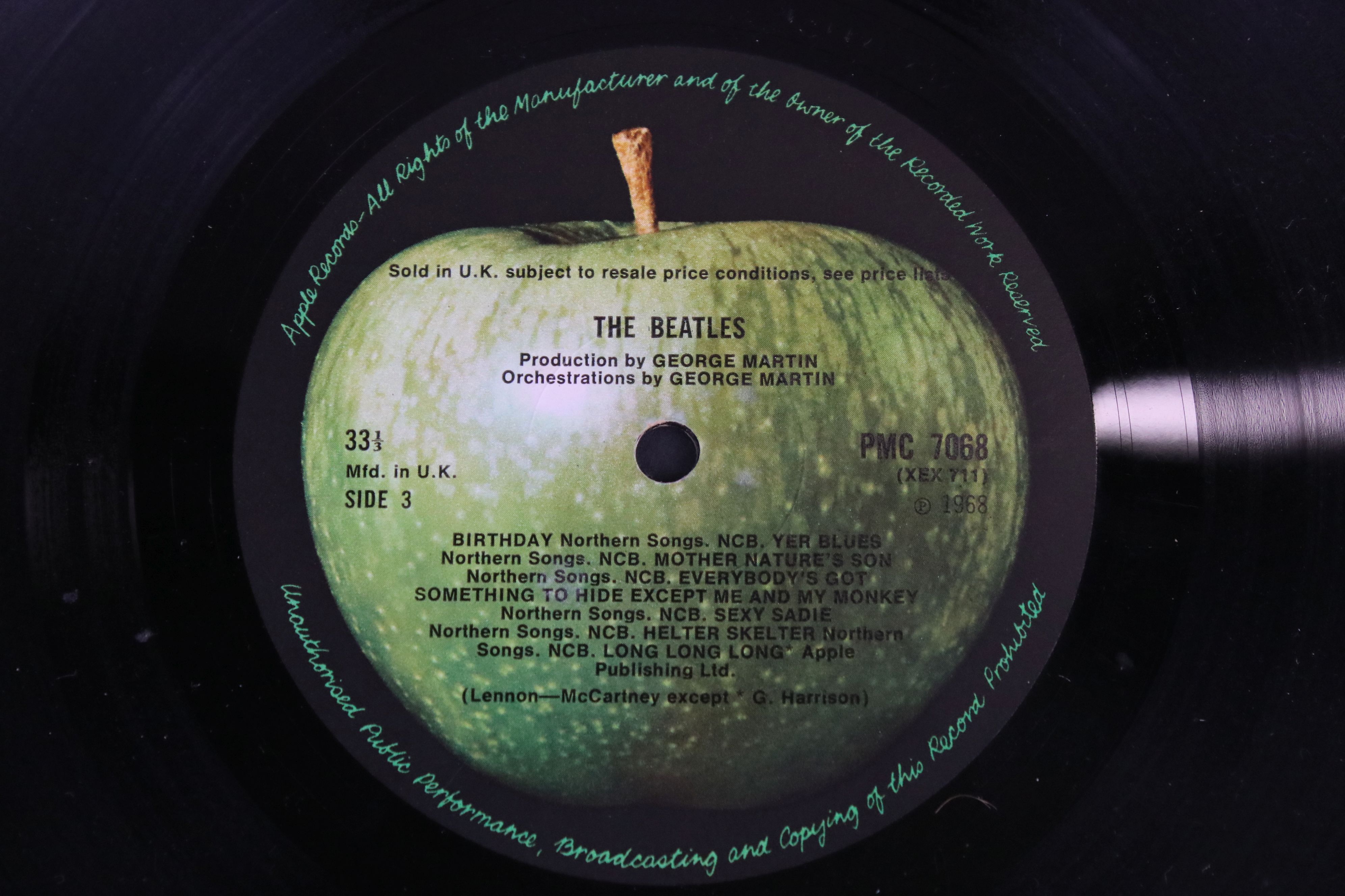 Vinyl - The Beatles two copies of The White Album (PMC 7067/8) first one numbered 0161086 top opener - Image 11 of 15