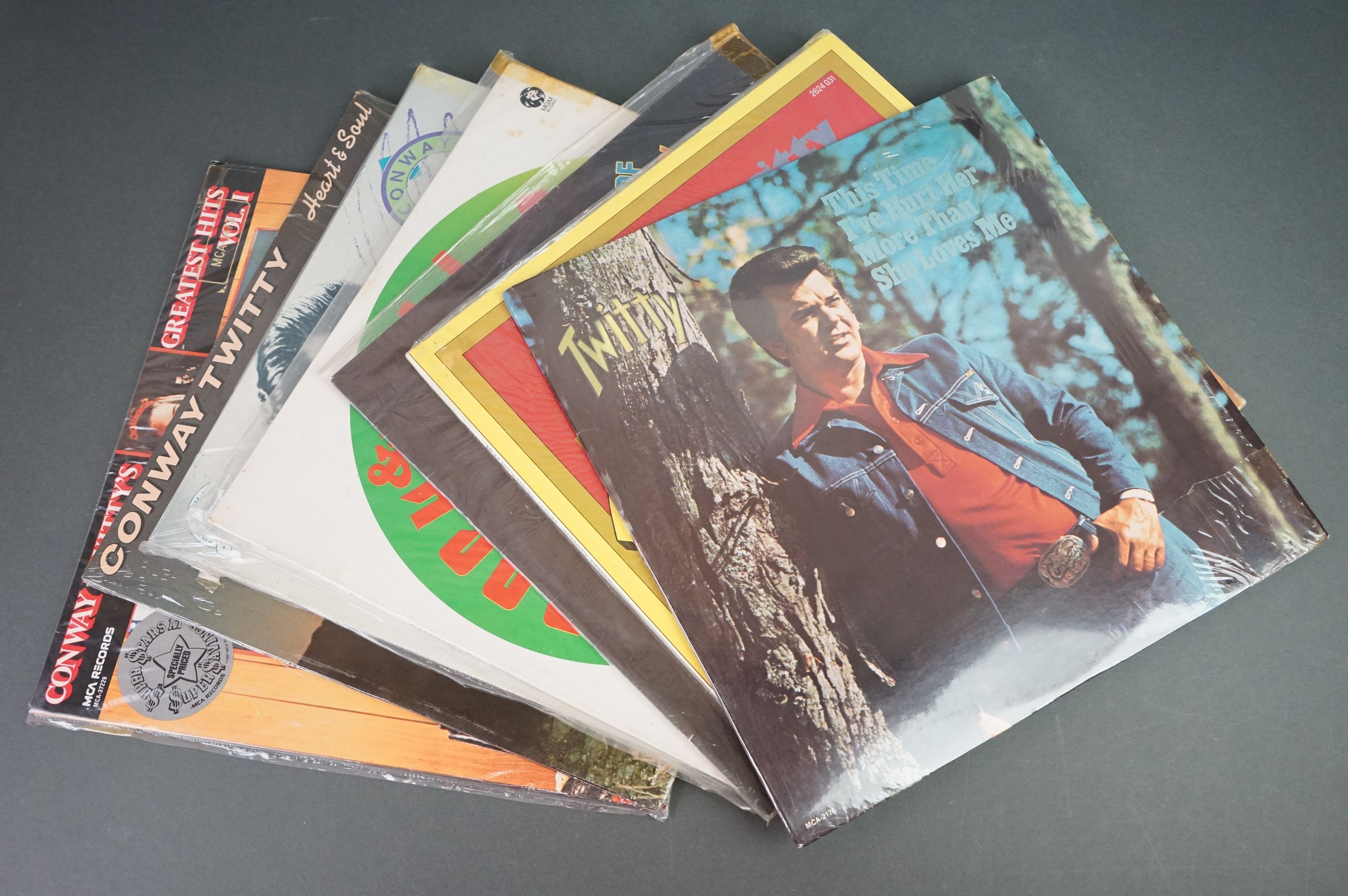 Vinyl - Around 200 LPs to include Country, Pop, Easy Listening etc, sleeves and vinyl vg+ (two - Image 4 of 4