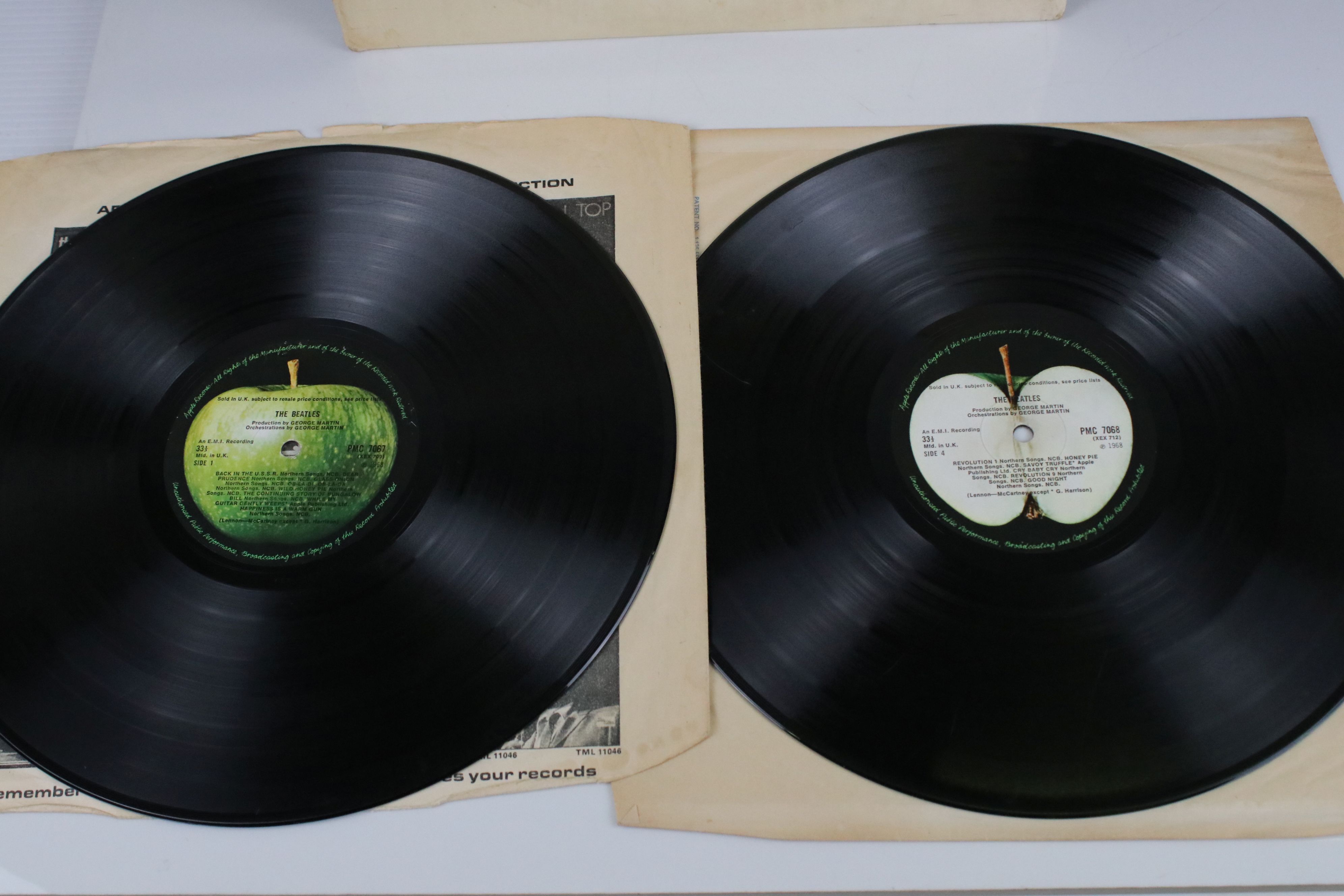 Vinyl - The Beatles two copies of The White Album (PMC 7067/8) first one numbered 0161086 top opener - Image 4 of 15