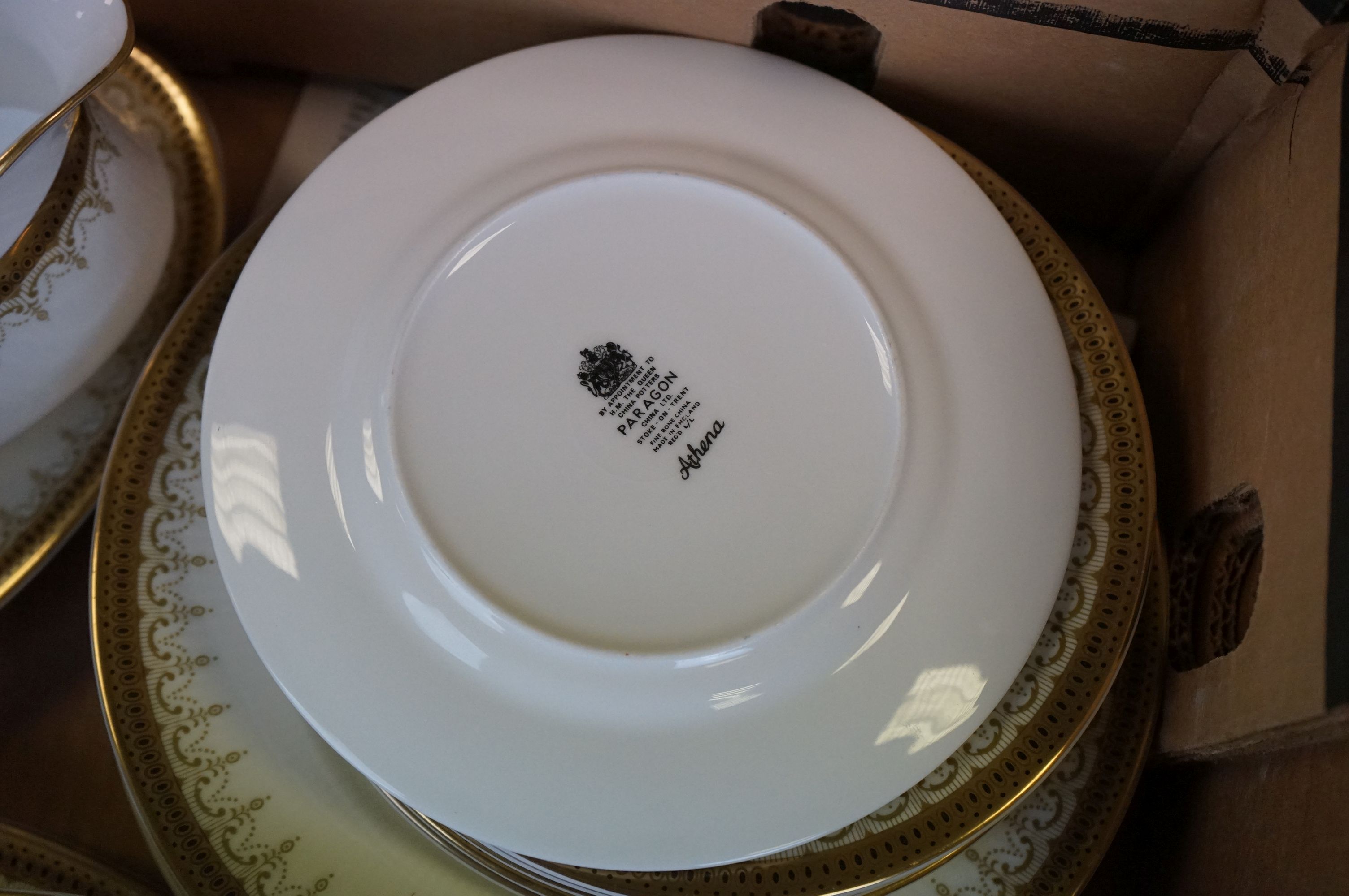 A Paragon Athena pattern china part dinner / tea service with gilt decoration. - Image 6 of 7