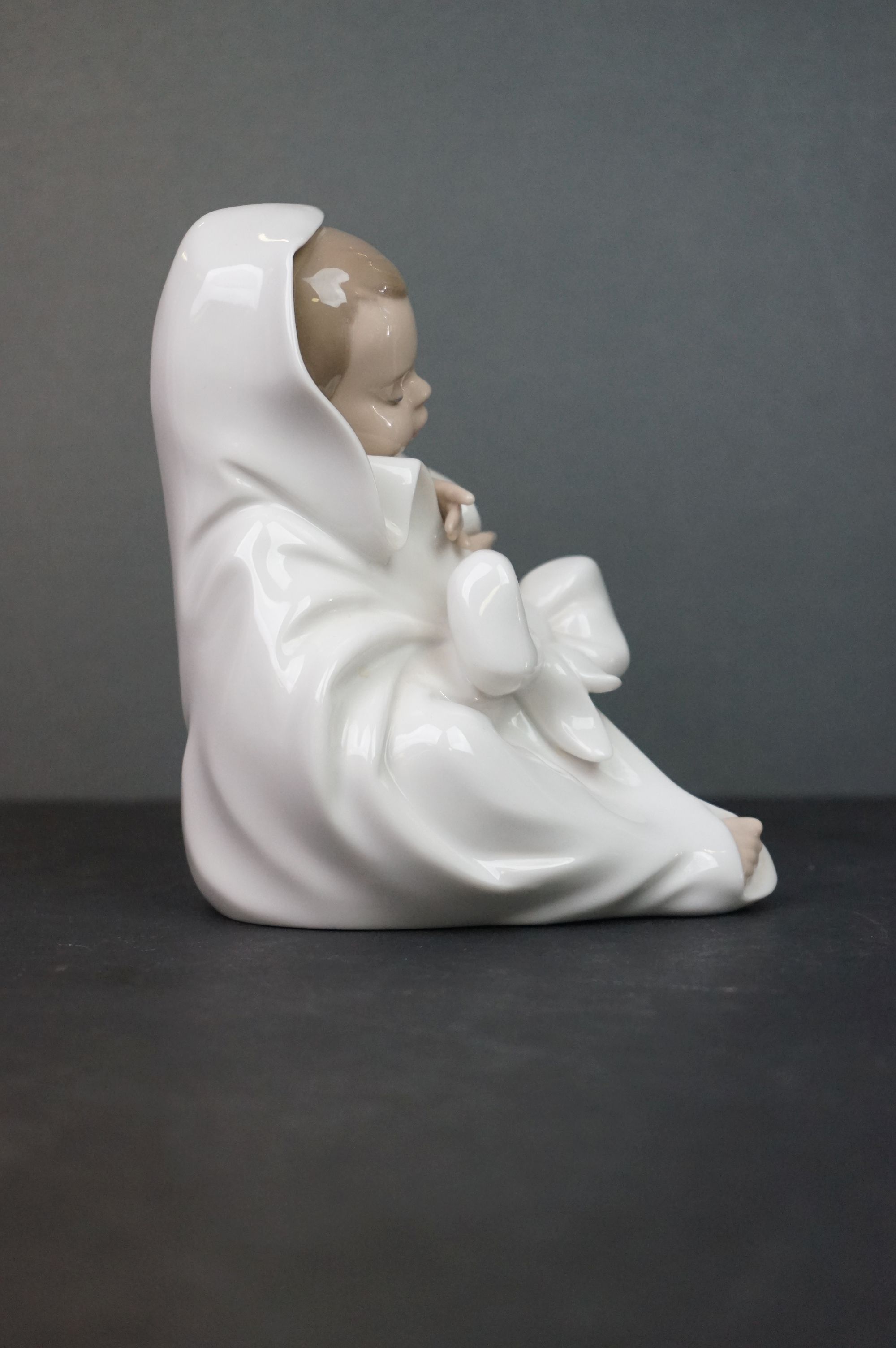 Nao Figure of a Young Child wrapped in a Blanket together with Five Spanish Lladro style Figures - Image 3 of 12