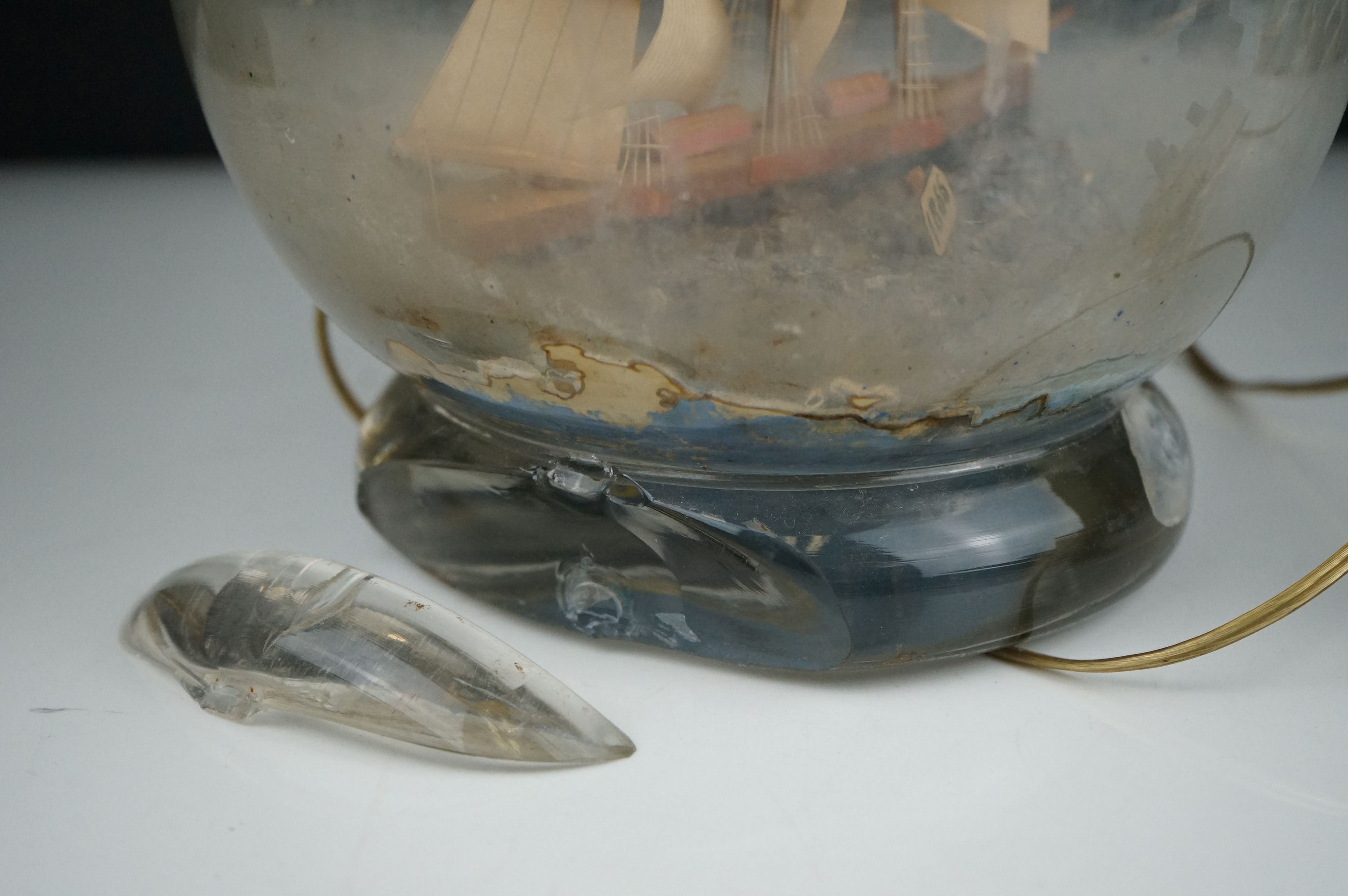 Ships in a bottle style Double gourd glass lamp with model ship to each gourd, 43 cm tall. - Image 2 of 11