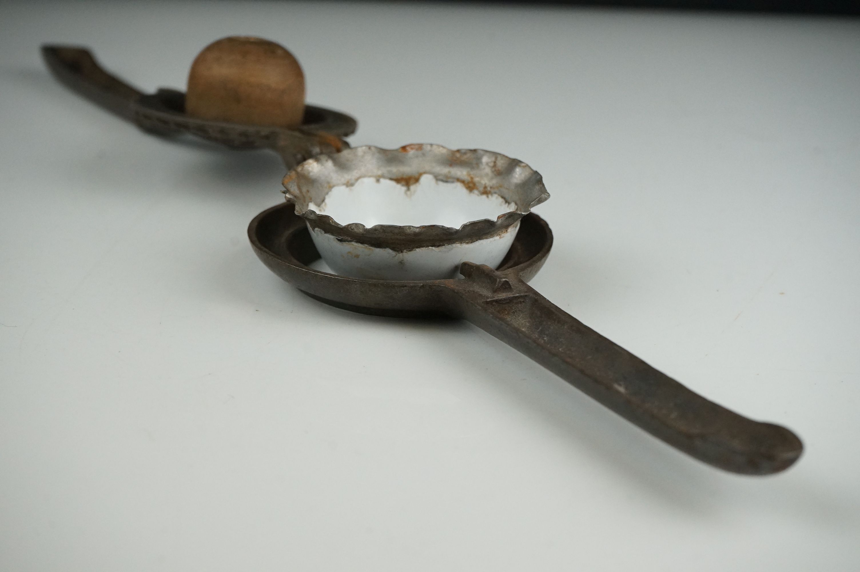 An early 20th century cast iron Lemon Squeezer with insert. - Image 5 of 6