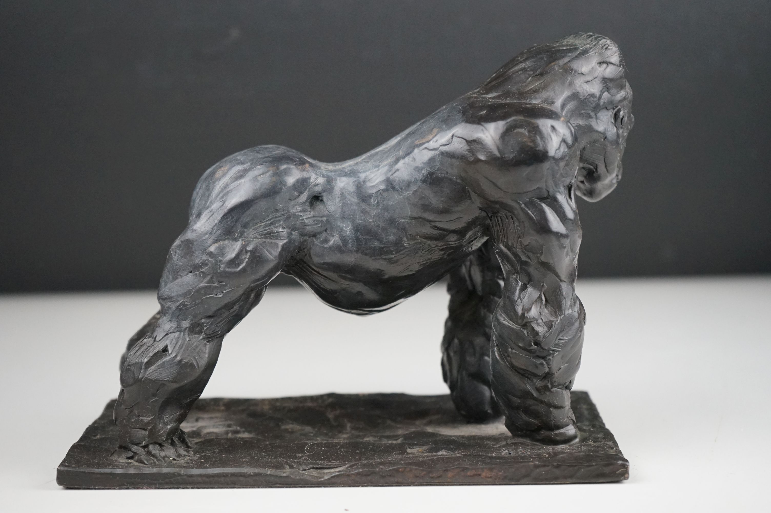 Bronze figure of a male gorilla, 21 cm long x 12 depth x 12 cm tall, signed and number 9/12 signed - Image 6 of 7