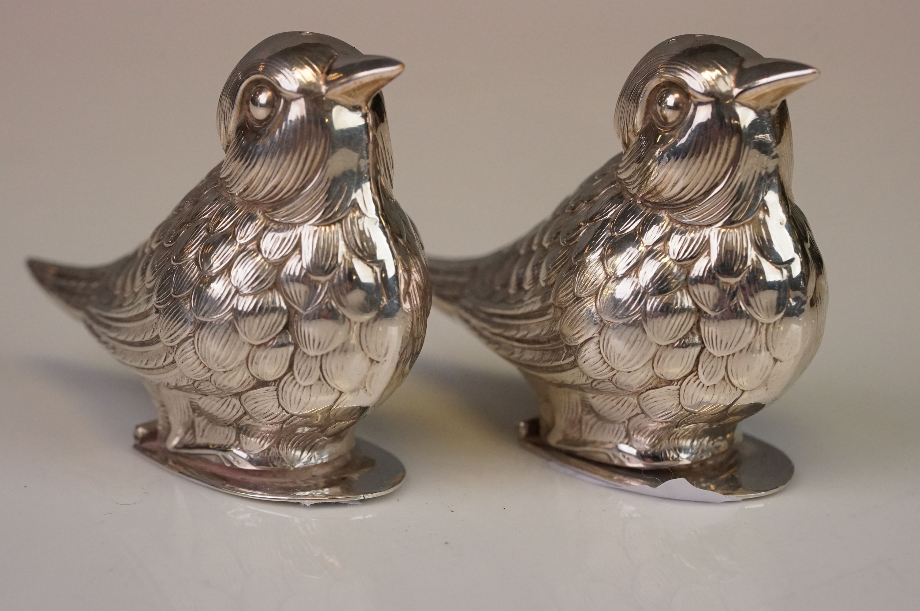 Pair of white metal bird condiment shakers - Image 2 of 3