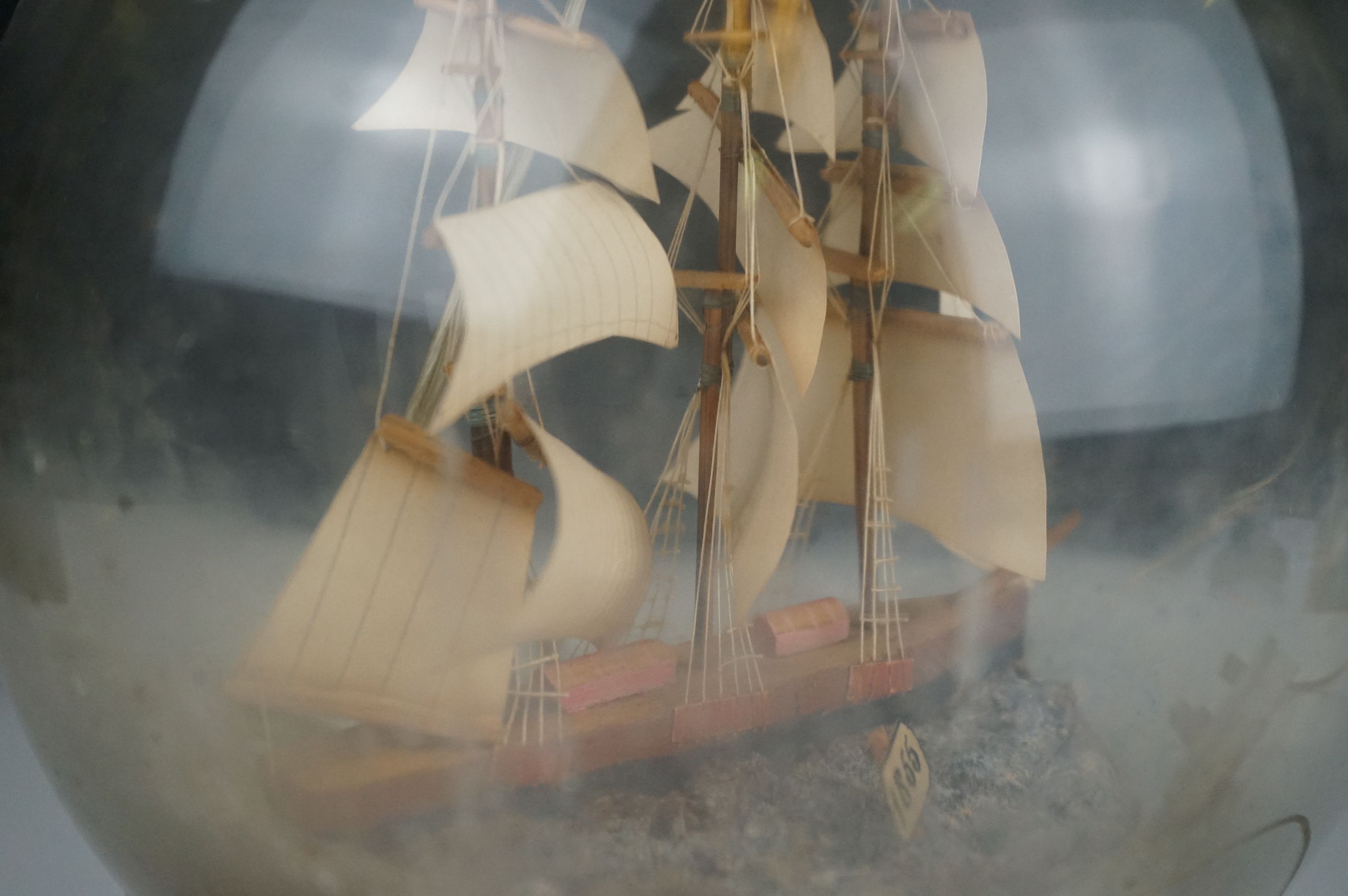 Ships in a bottle style Double gourd glass lamp with model ship to each gourd, 43 cm tall. - Image 3 of 11