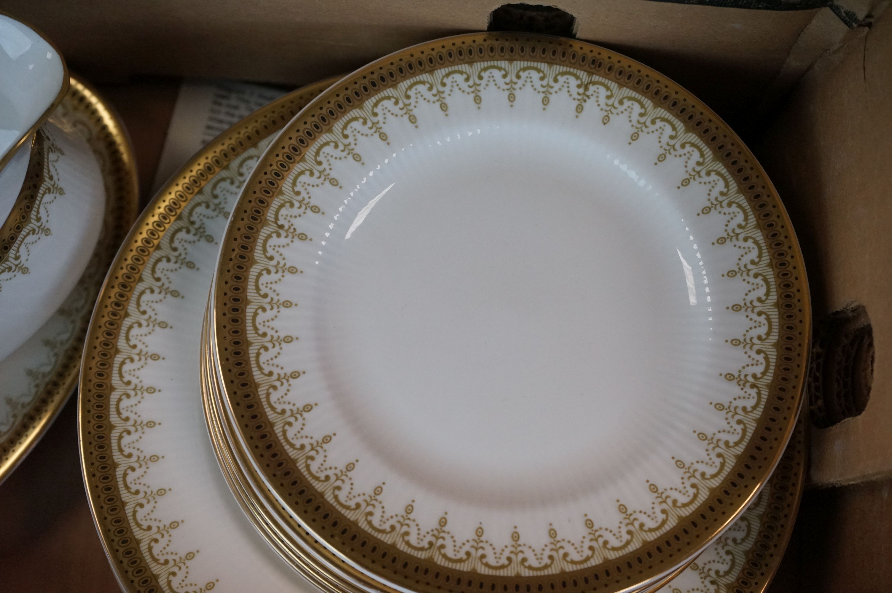 A Paragon Athena pattern china part dinner / tea service with gilt decoration. - Image 5 of 7