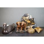 Assorted decorative items, to include a modern Chinese bronze figure of a duck, approx. 27.5cm wide,