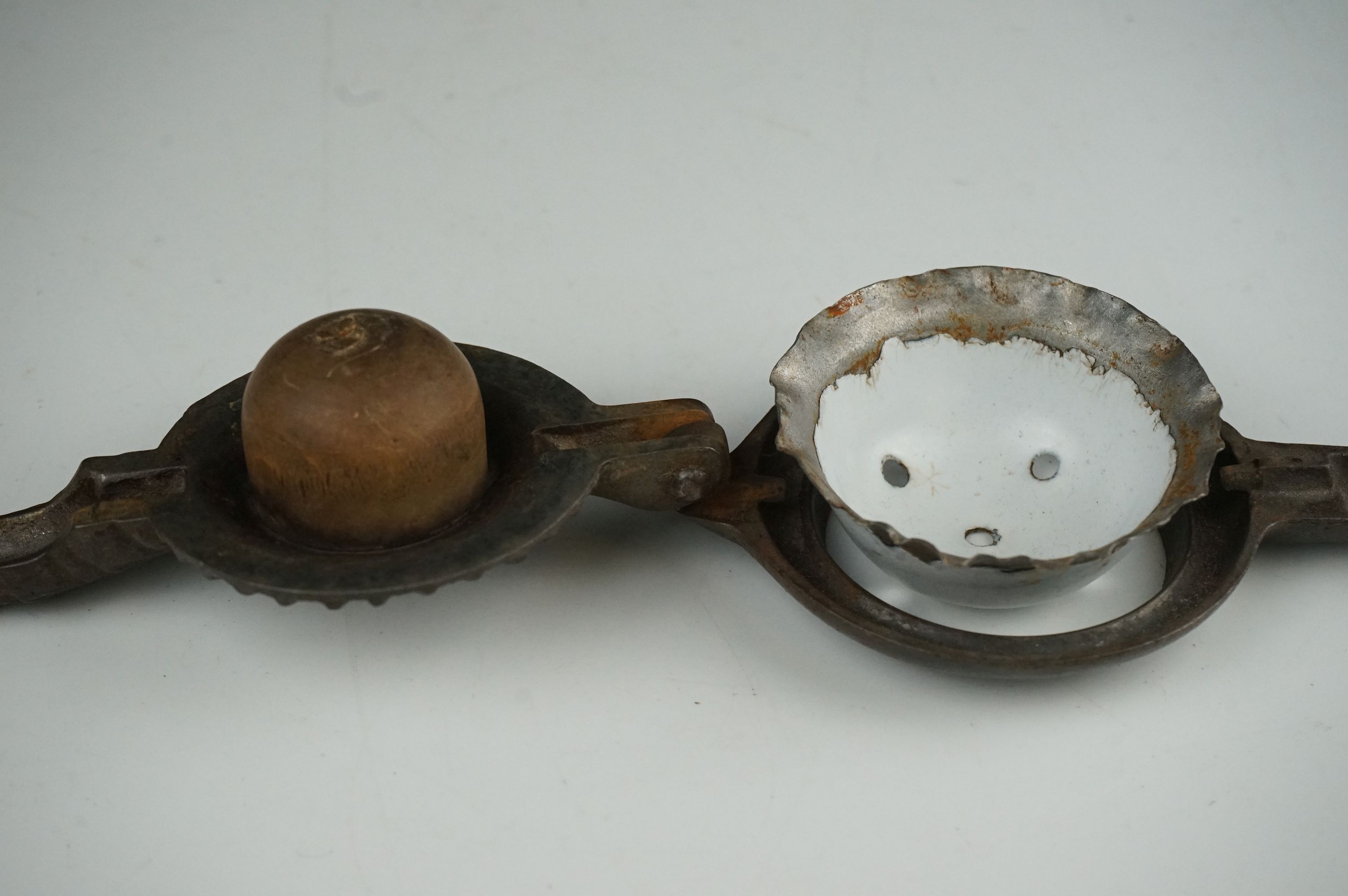 An early 20th century cast iron Lemon Squeezer with insert. - Image 4 of 6