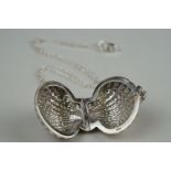 Silver clam shell pendant necklace