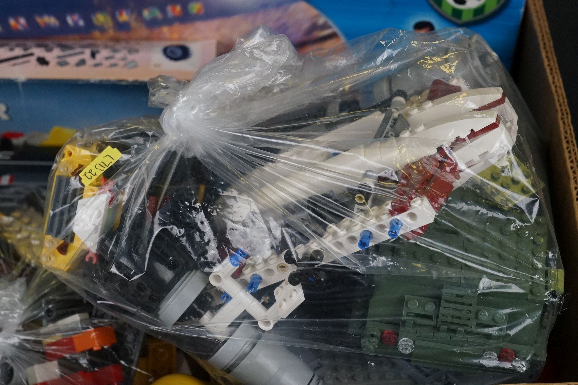 Box of assorted Lego, loose and in kits, to include Football 3409, alarm clocks etc - Image 4 of 9