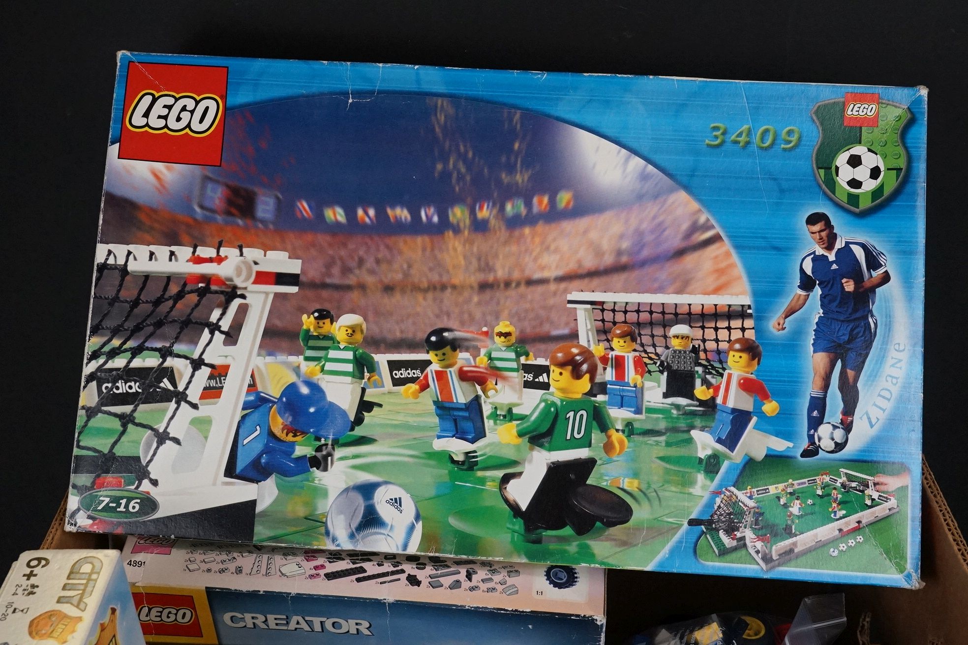 Box of assorted Lego, loose and in kits, to include Football 3409, alarm clocks etc - Image 9 of 9