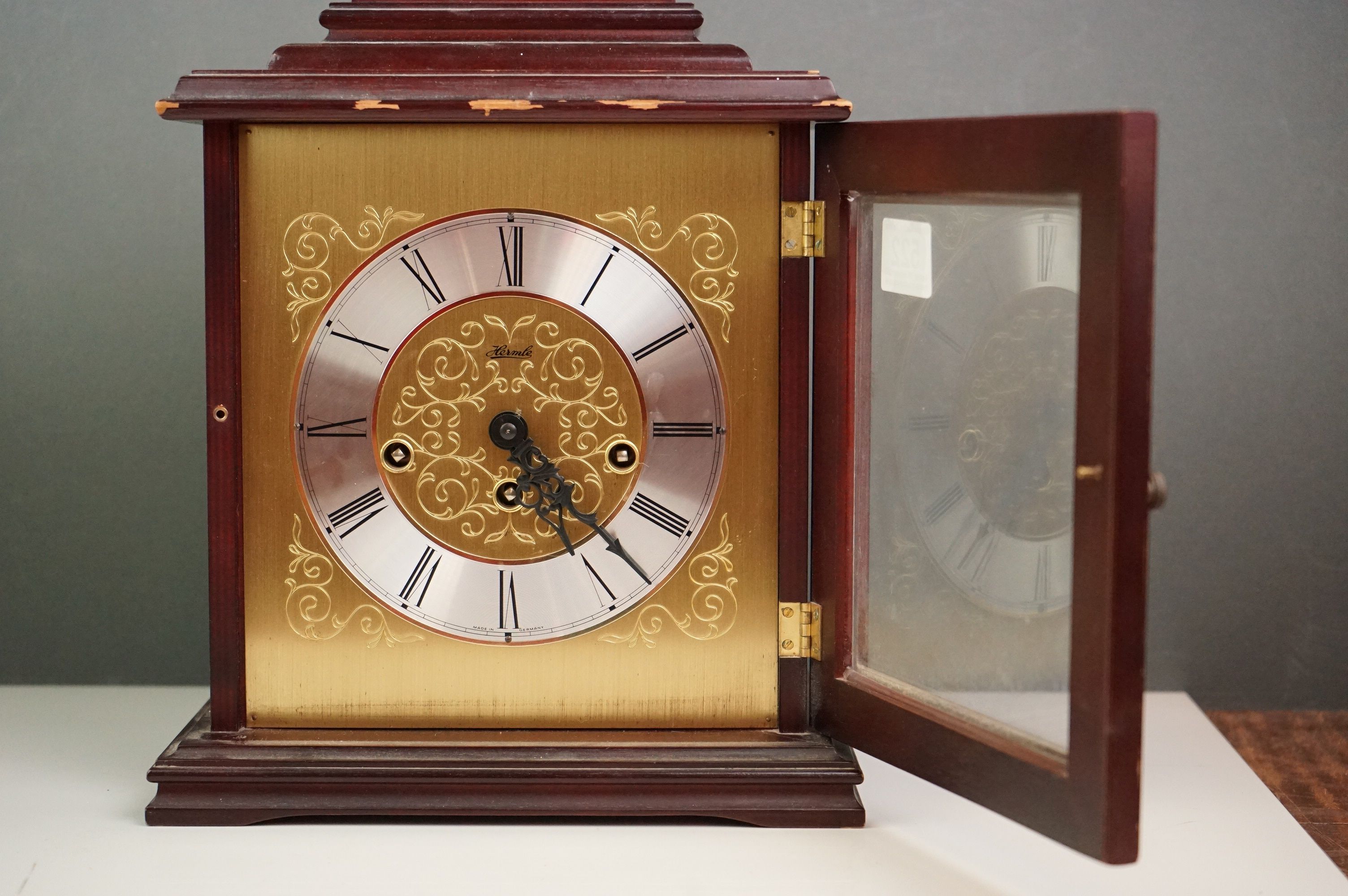 A vintage German wooden cased chiming mantle clock. - Image 3 of 8