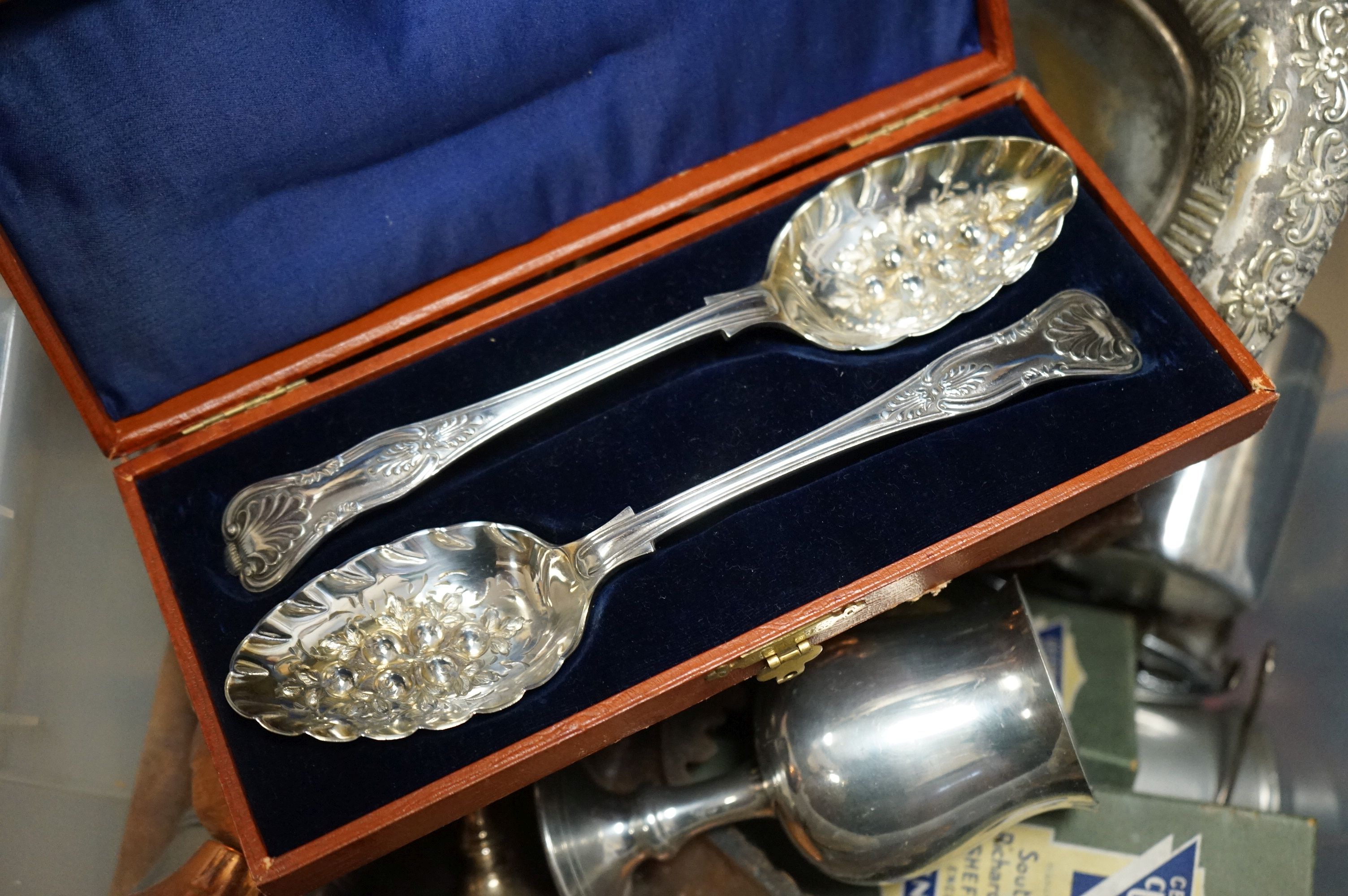 A box of mixed collectables to include silver plated items, copper ware and brass ware. - Image 3 of 5