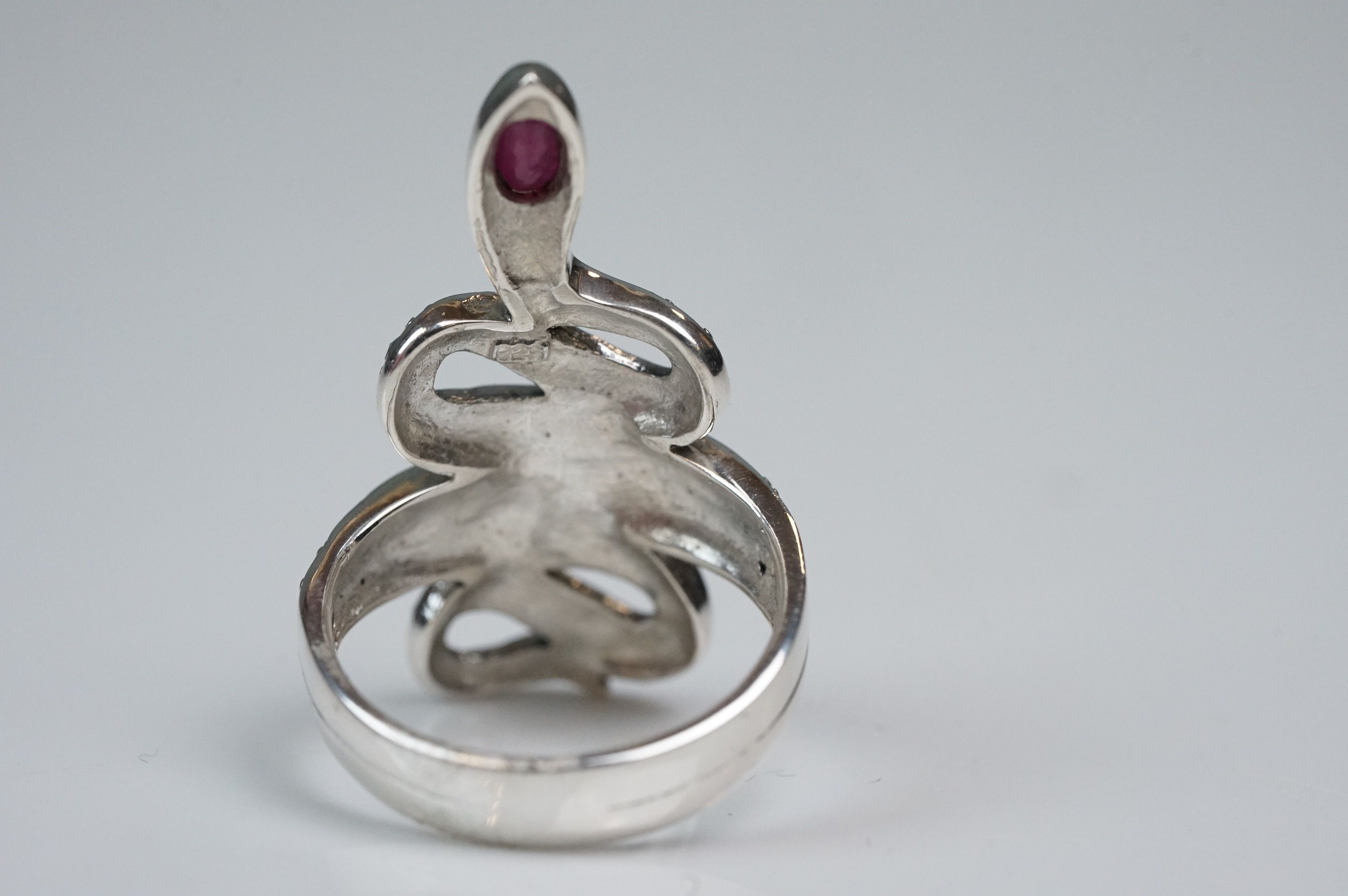 Silver dress ring in the form of a snake, set with marcasites and ruby - Image 5 of 5