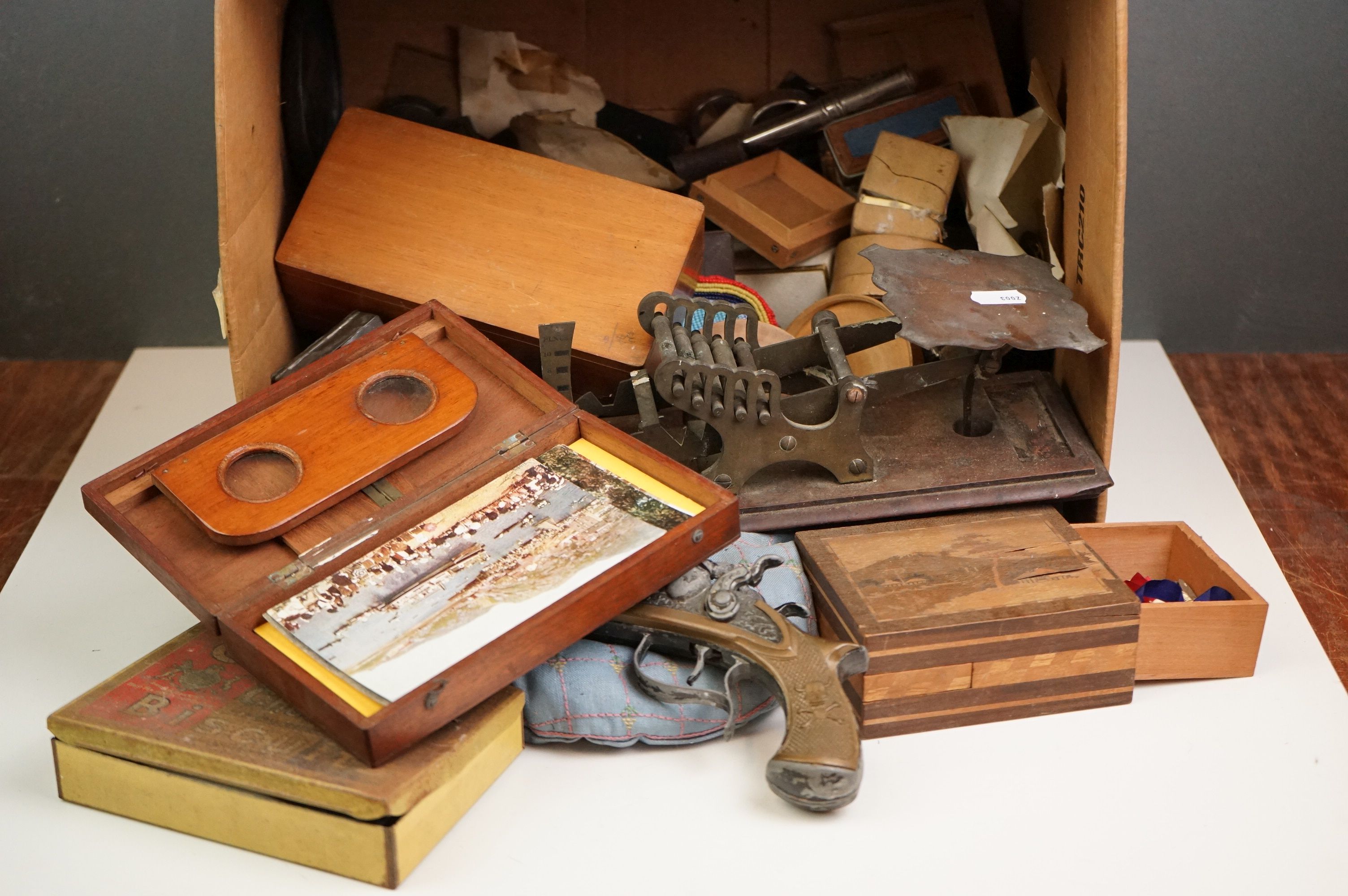 A box of mixed collectables to include antique chess pieces, coins, badges, boxes and vintage