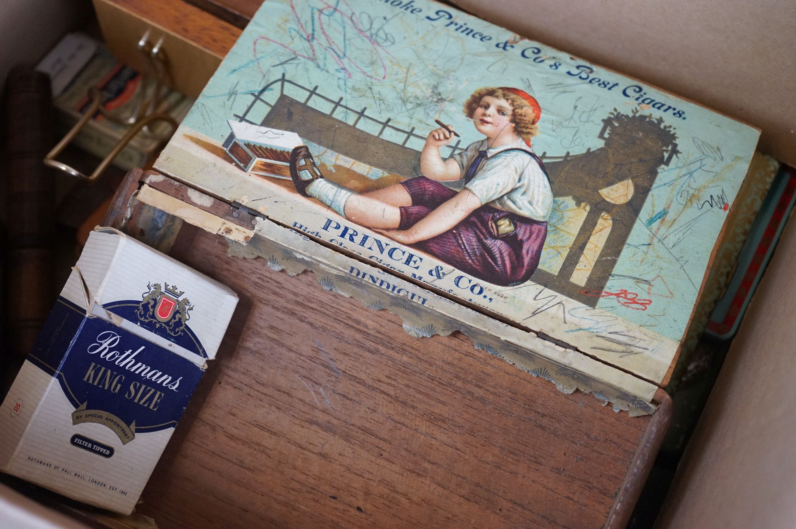 A box of mixed collectables cigarette dispenser, cigarette boxes, pipes etc - Image 4 of 4