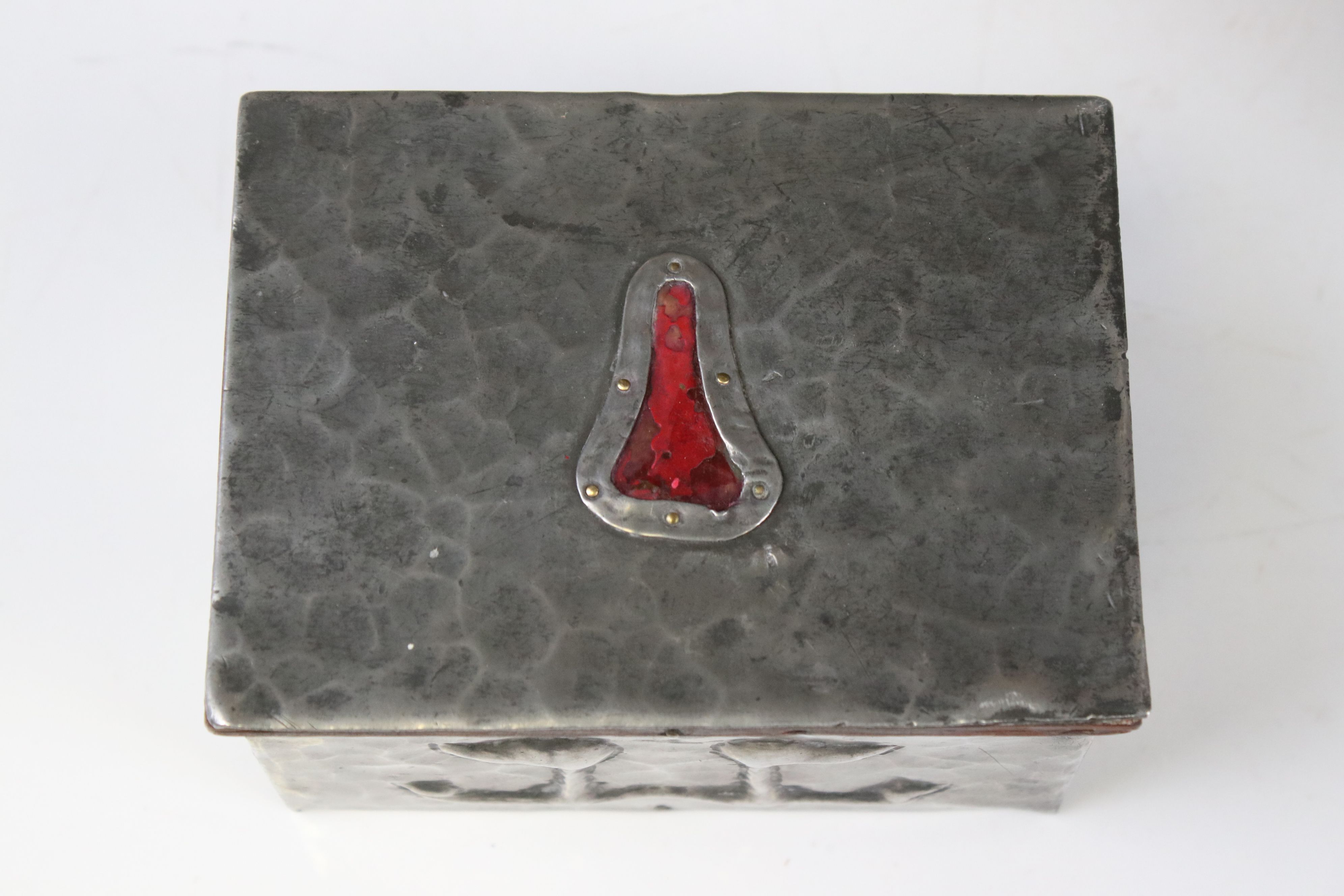 Arts and Crafts Hammered Pewter covered Box decorated in relief with stylised foliage, the lift - Image 2 of 7
