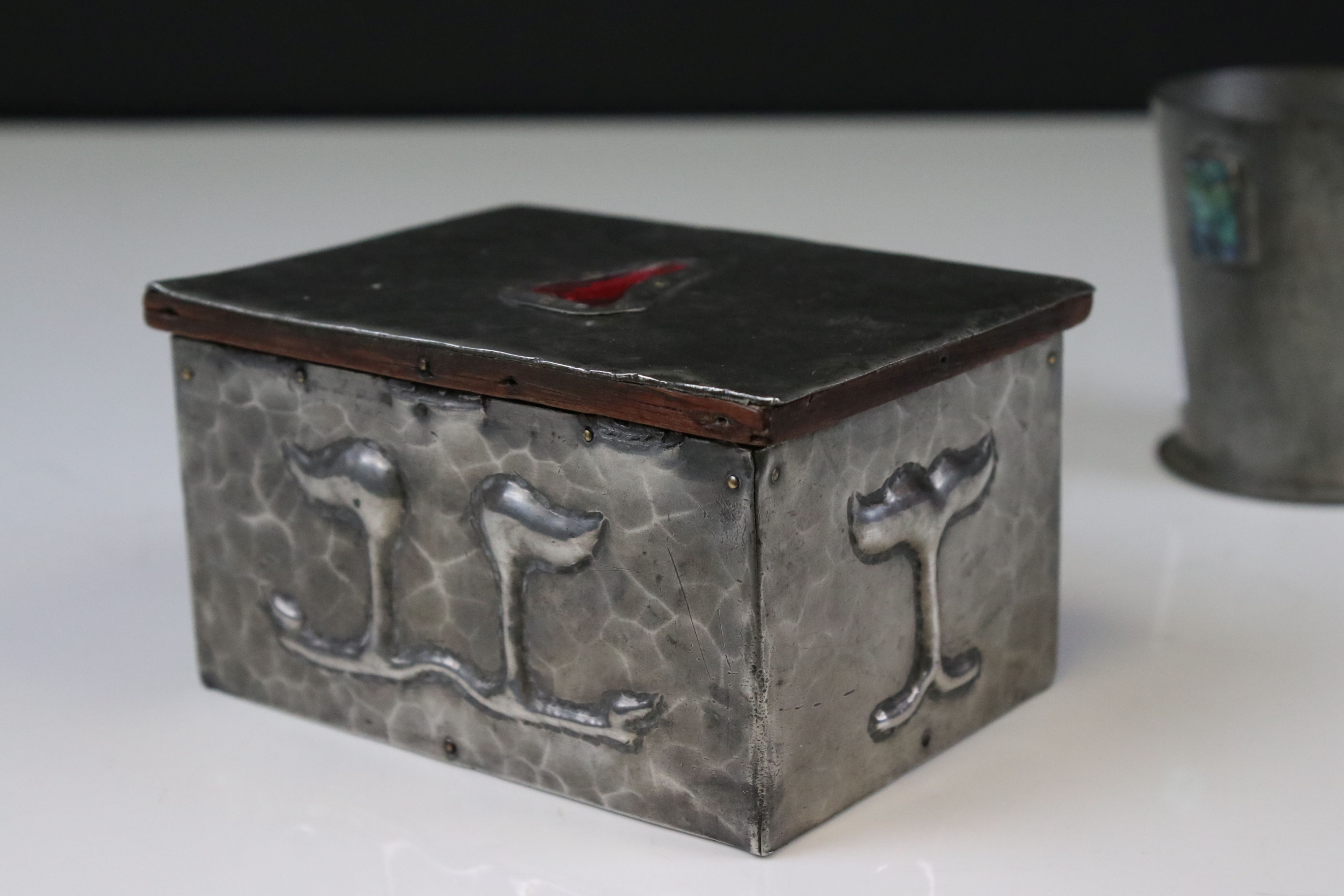 Arts and Crafts Hammered Pewter covered Box decorated in relief with stylised foliage, the lift - Image 3 of 7