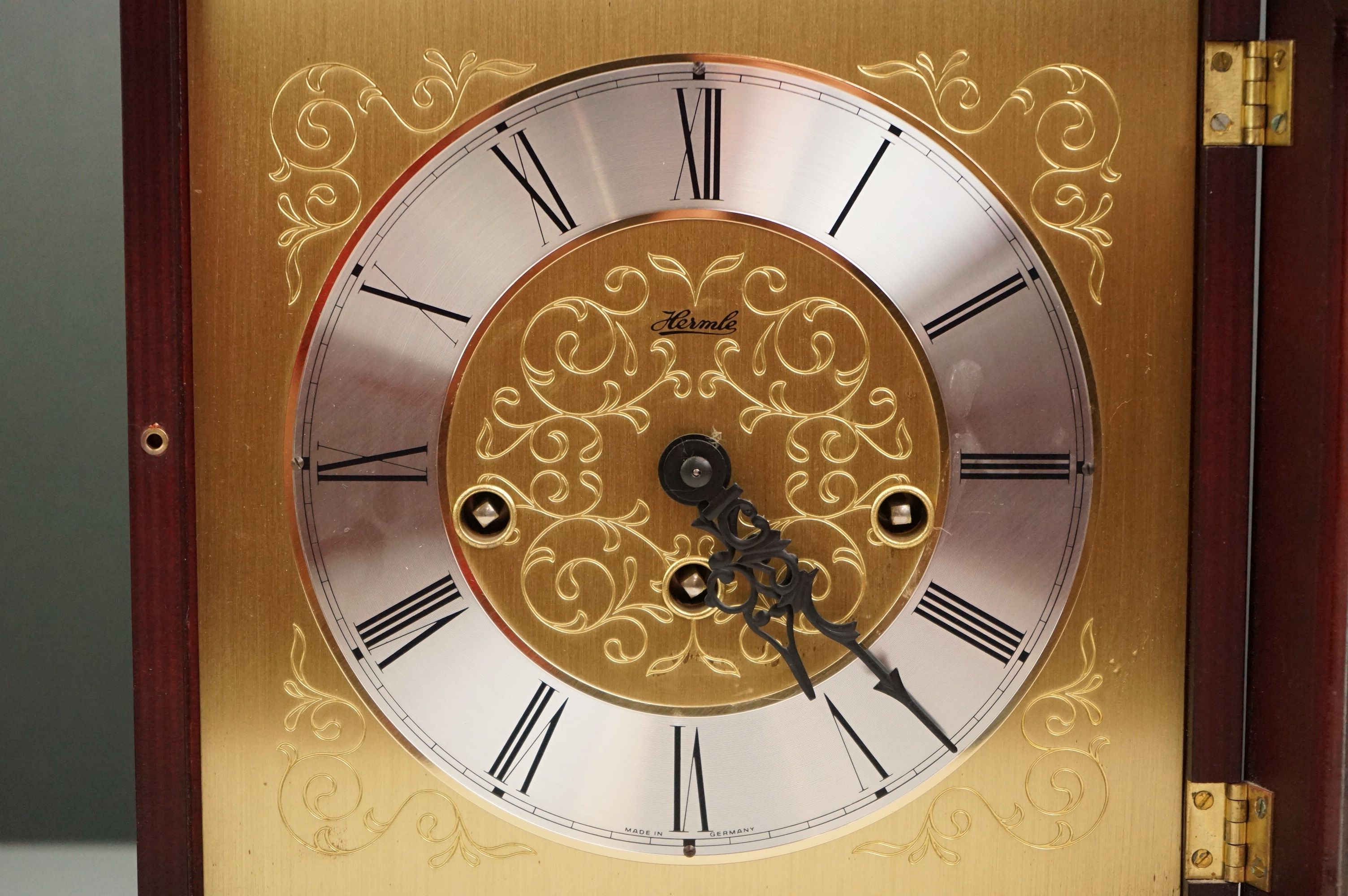 A vintage German wooden cased chiming mantle clock. - Image 2 of 8