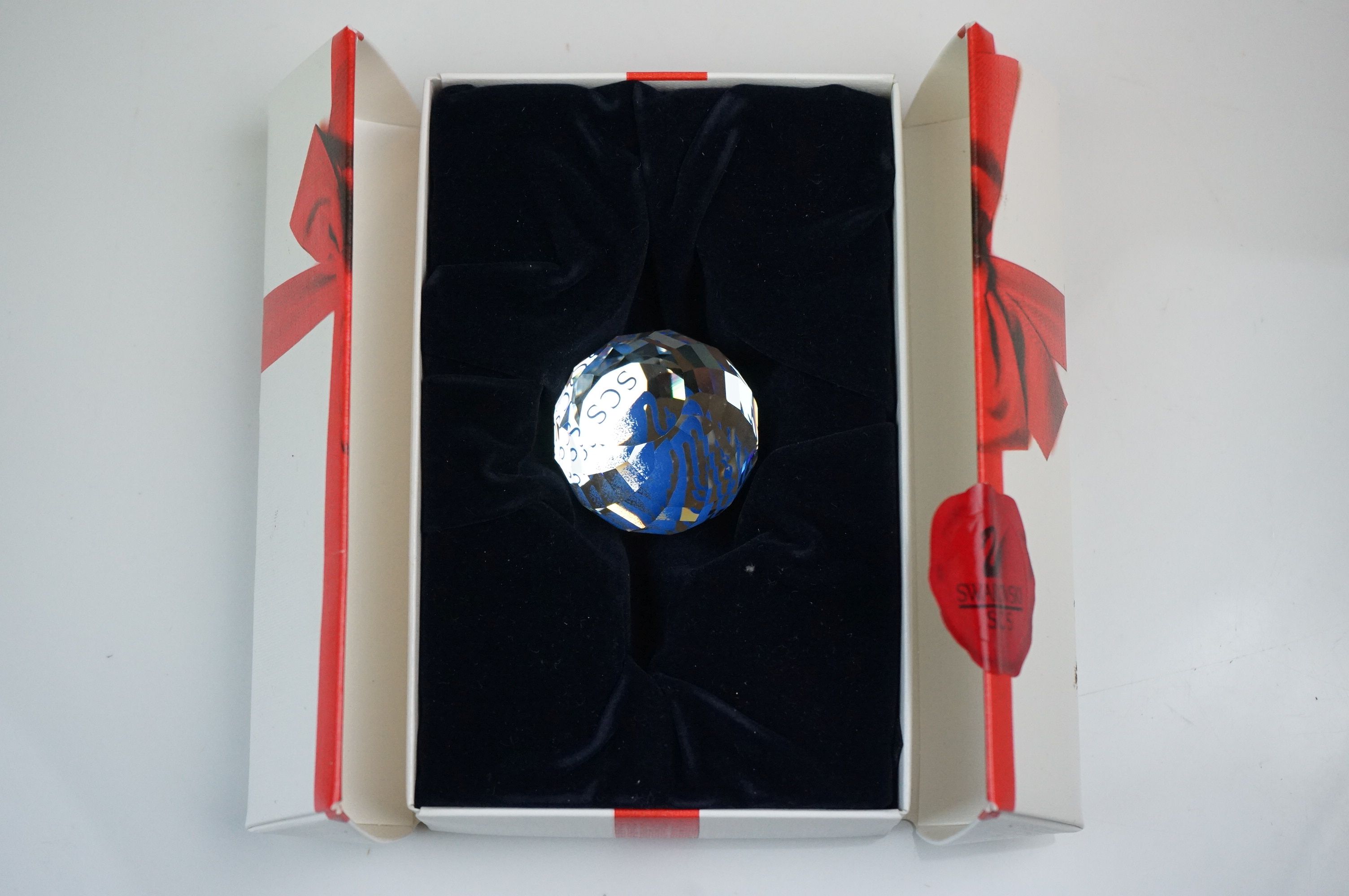 A collection of six Swarovski crystal ornamental paperweights. - Image 6 of 7