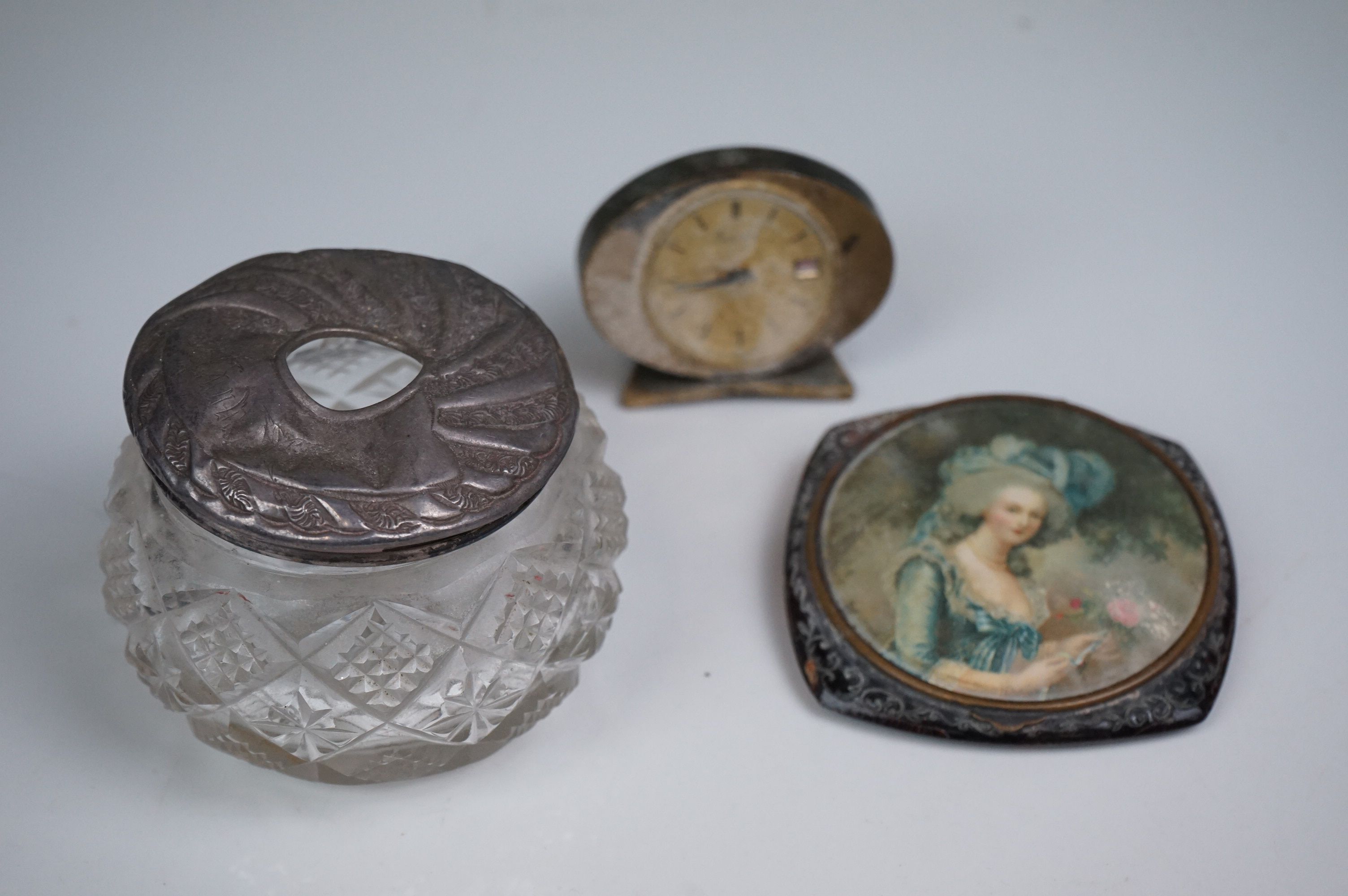 Collection of items to include bottle coaster, silver dwarf candlestick, ladies compact, silver pill - Image 6 of 7