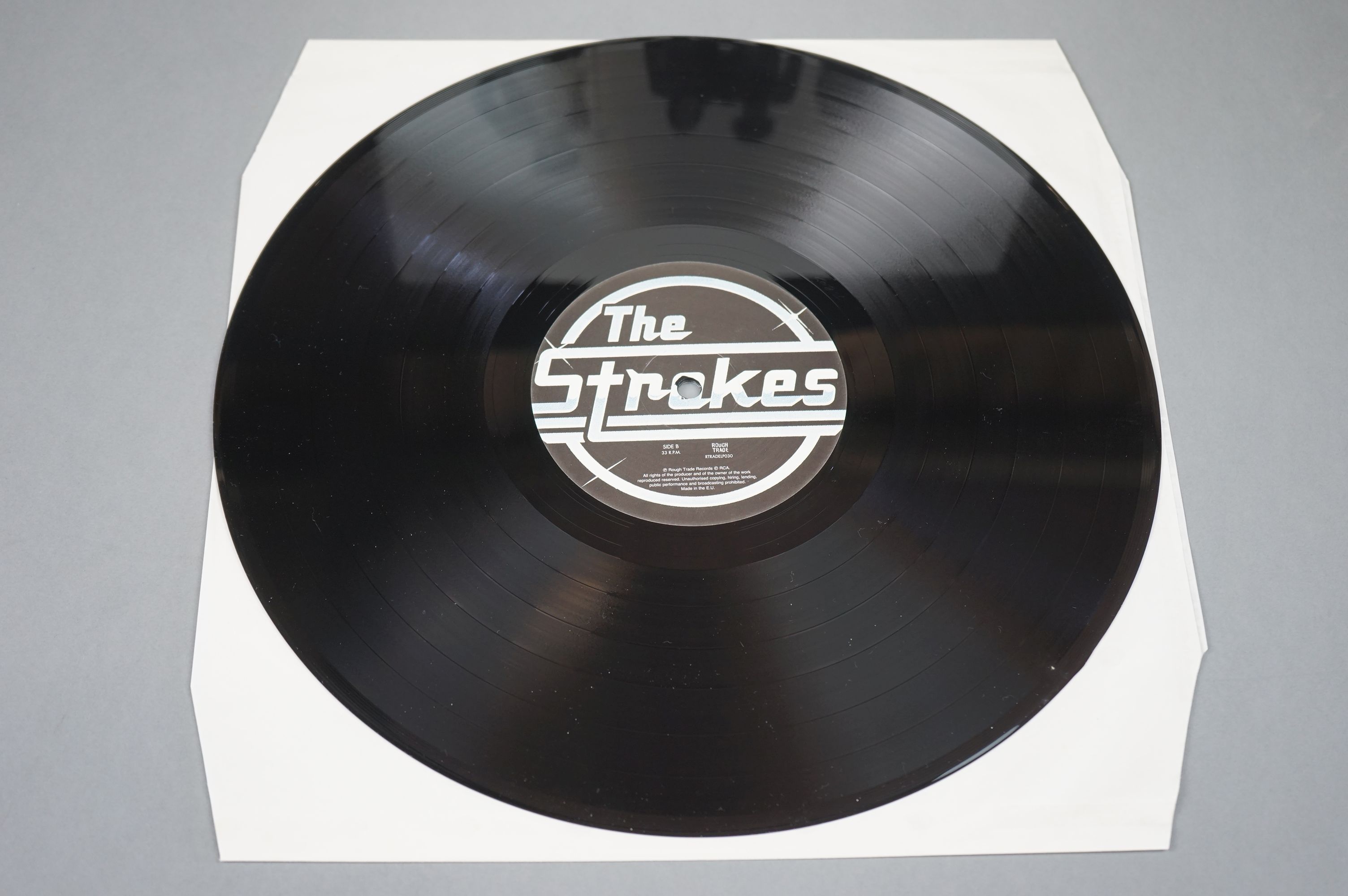 Vinyl - The Strokes Is This It LP on Rough Trade RTRADELP030 ex - Image 4 of 5
