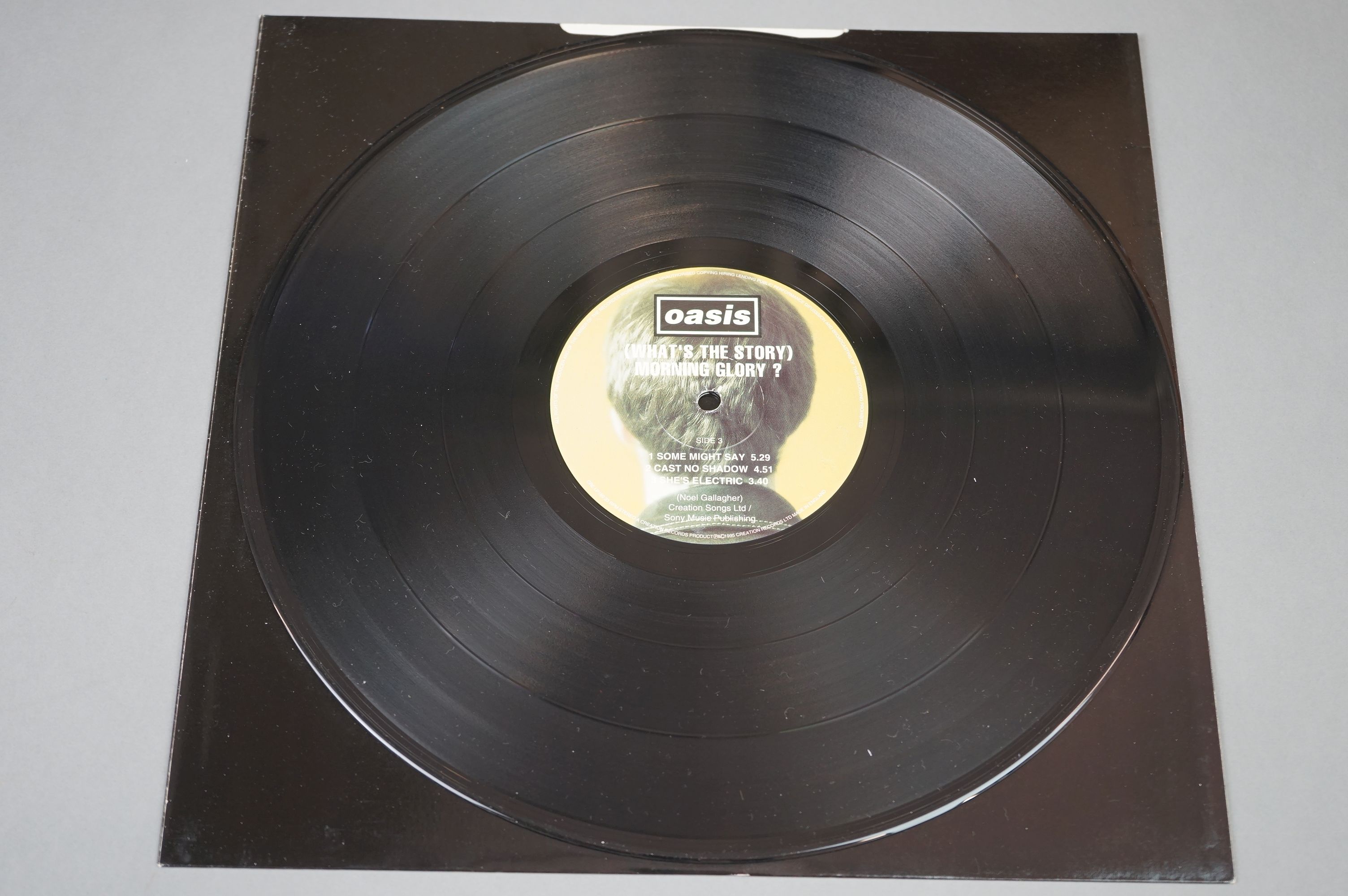 Vinyl - Oasis What's The Story Morning Glory? 2 LP on Creation CRELP189, sleeve has some indented - Image 9 of 9