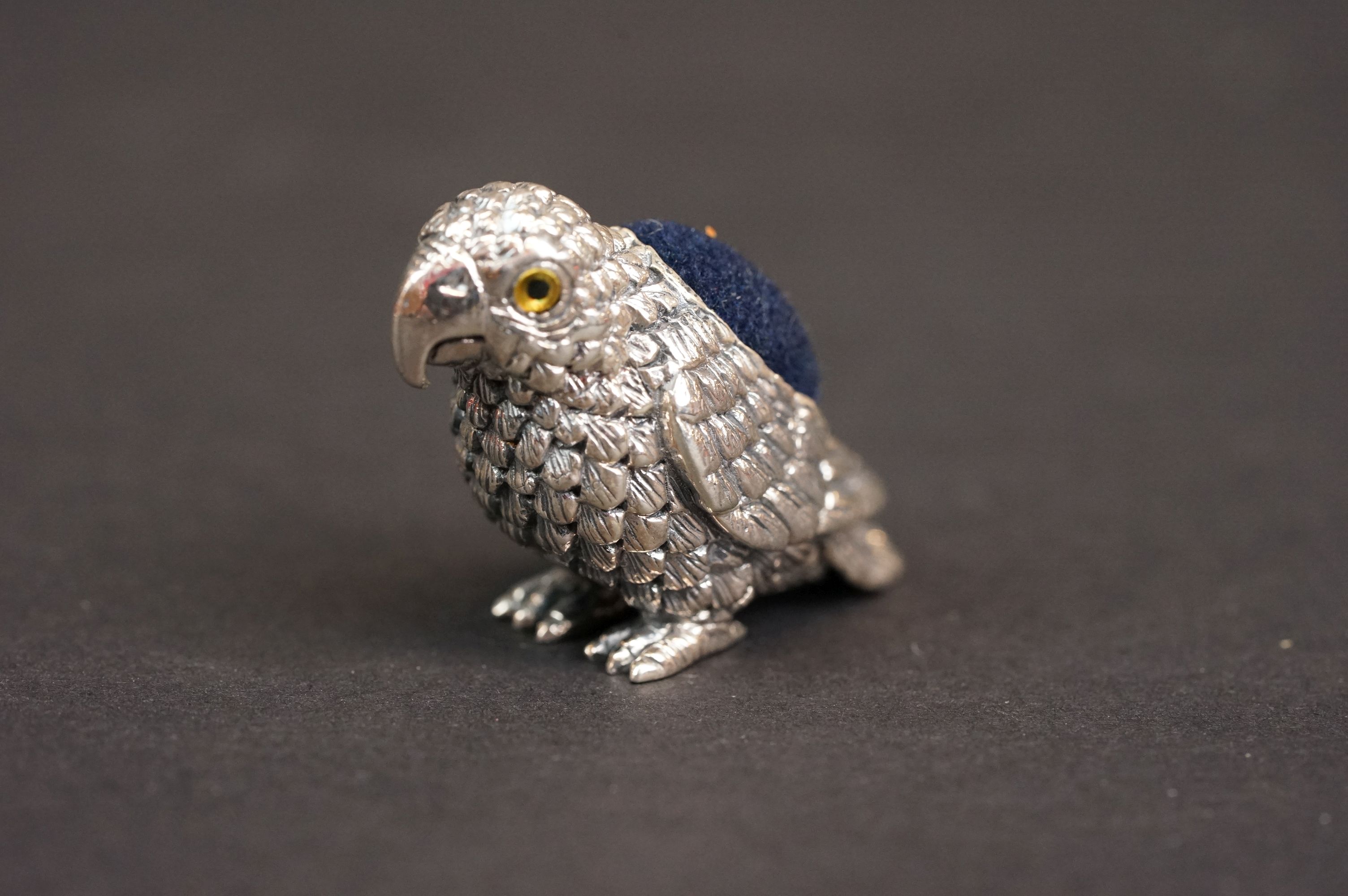 Solid silver figural parrot pincushion - Image 3 of 4