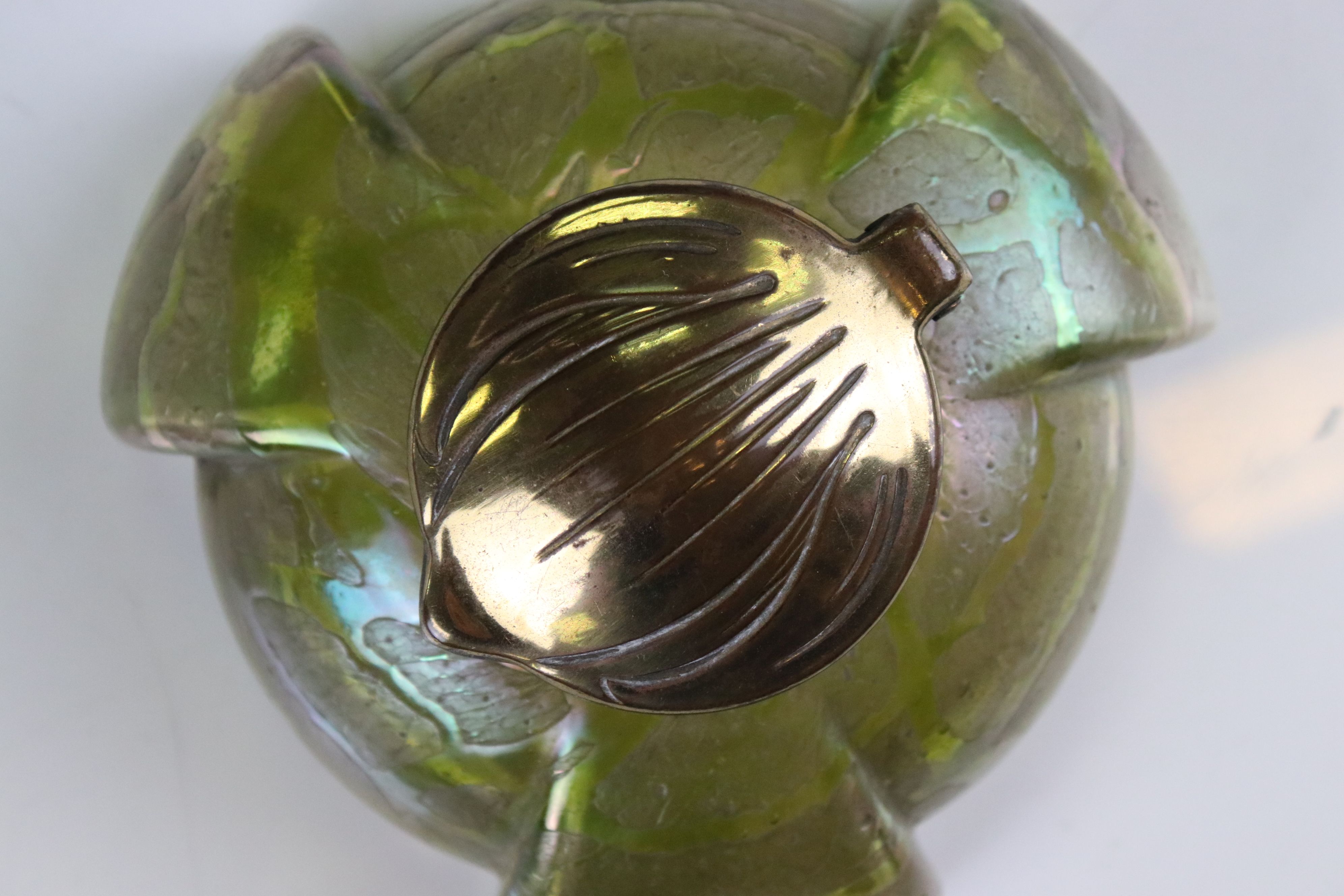 Art Nouveau ' Loetz ' iridescent glass Inkwell with a green trail work design, the brass lid stamped - Image 5 of 18