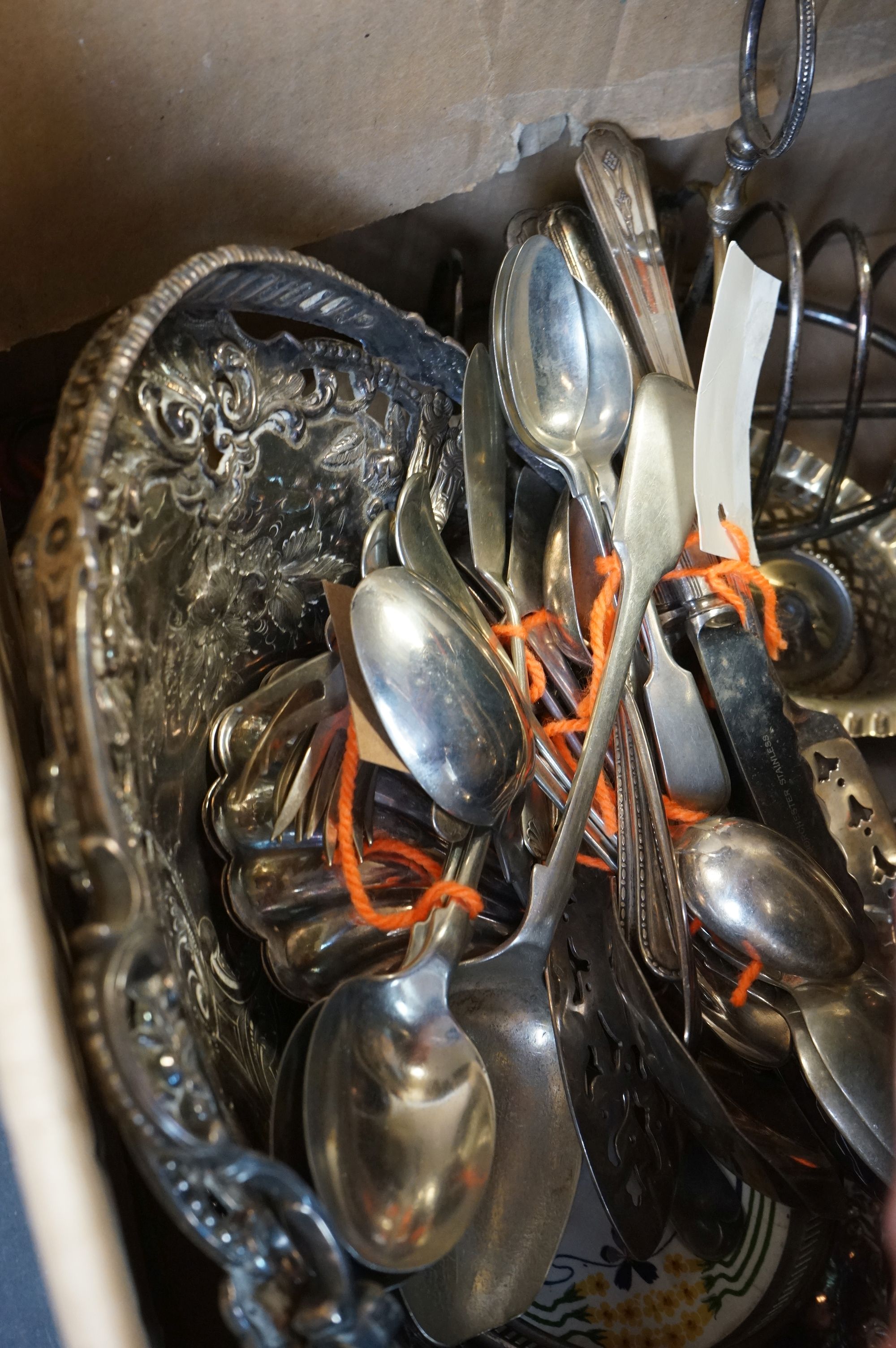 A box of mixed silver plated items to include cutlery, toast rack, trays, condiment set and - Image 7 of 7