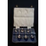 A cased set of six fully hallmarked sterling silver tea spoons with Art Deco style decorative