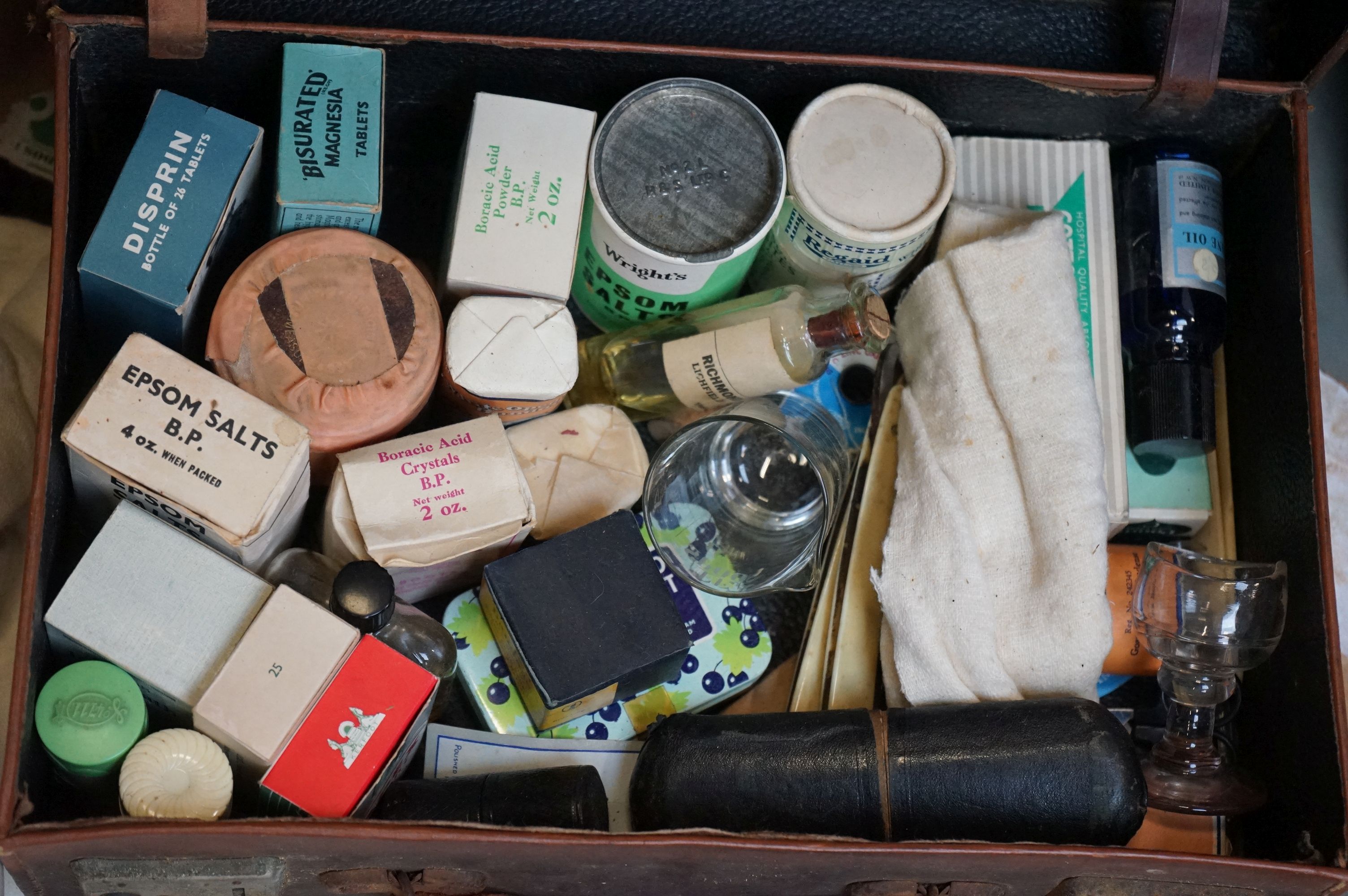 A group of mixed collectables to include vintage linen, bed pan, first aid kit, storage tins..etc. - Image 2 of 7