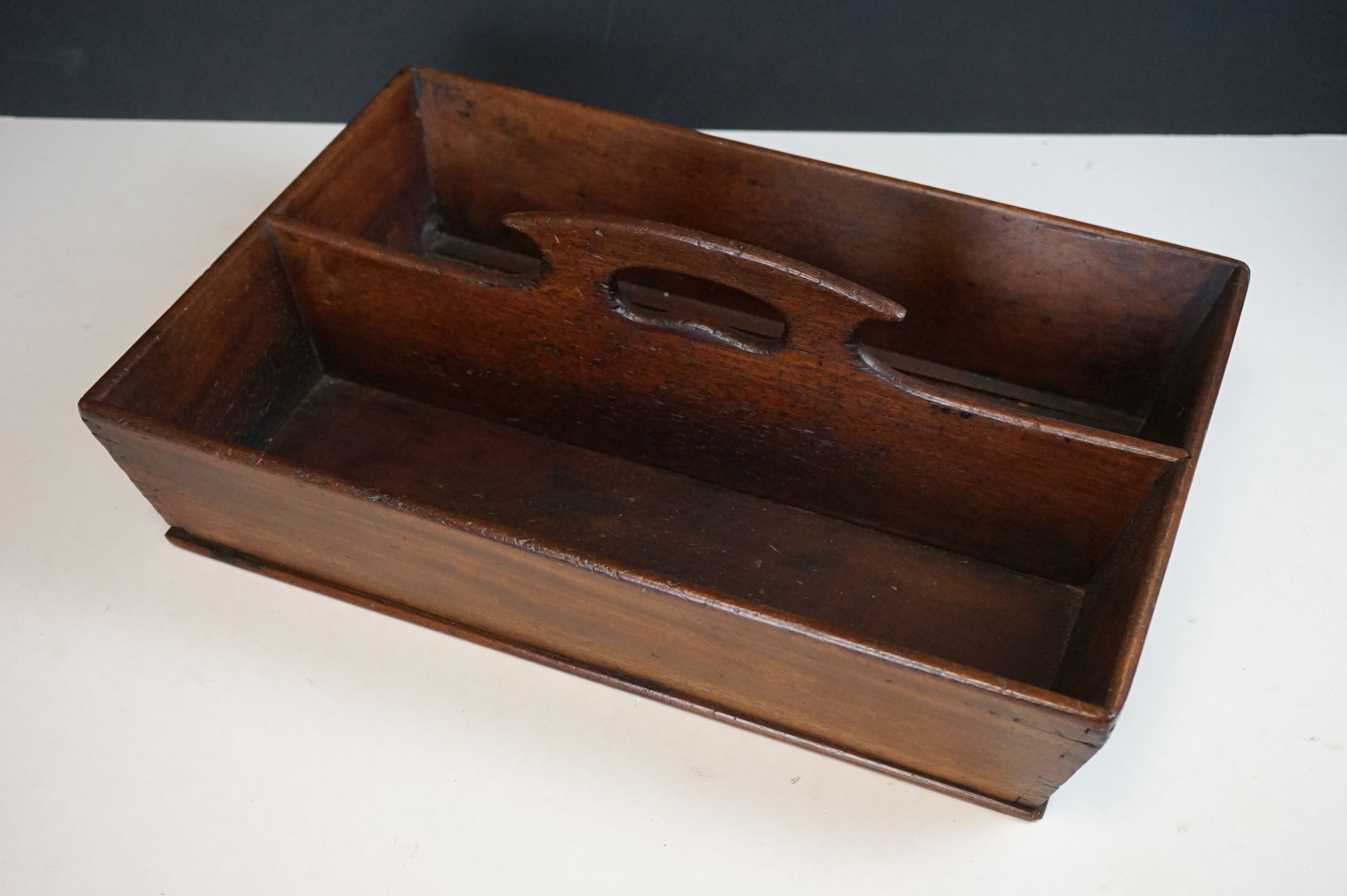 Mahogany tray, together with a wooden cutlery tray - Image 5 of 7