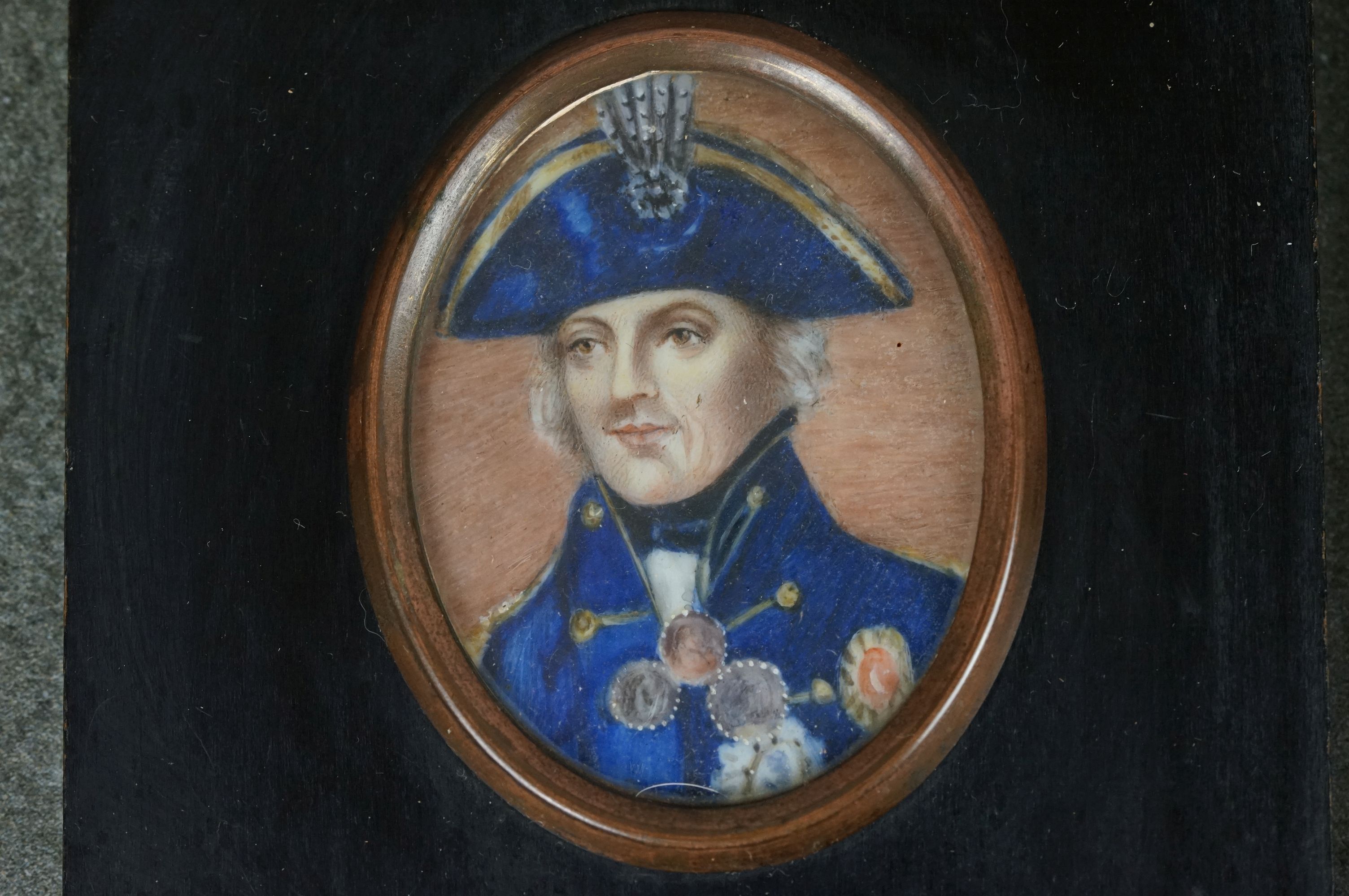 Two framed miniature portraits of gentlemen in military uniforms. - Bild 3 aus 4