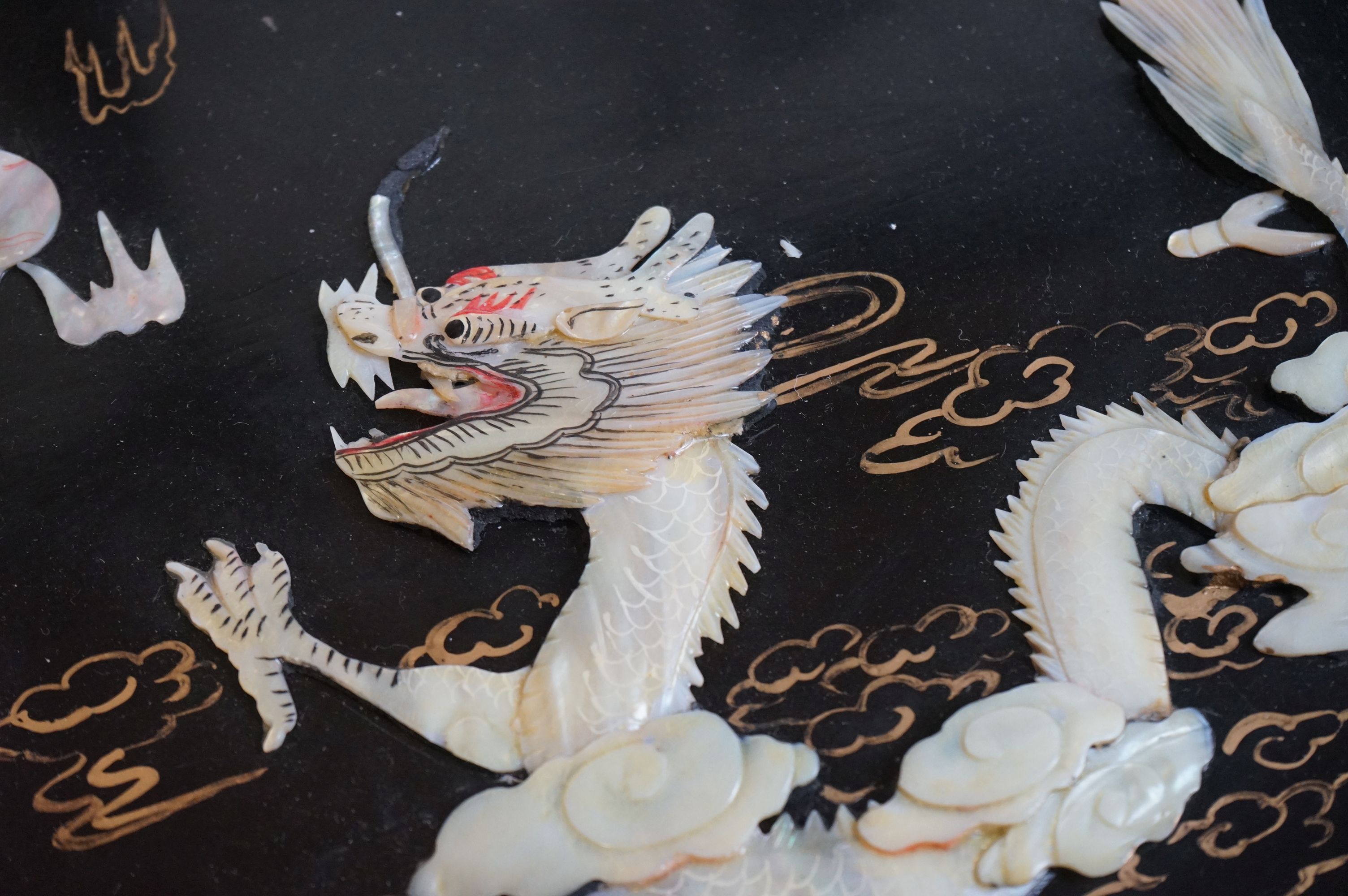 A Chinese lacquer ware tray with mother of pearl dragon decoration together with two framed and - Bild 5 aus 7