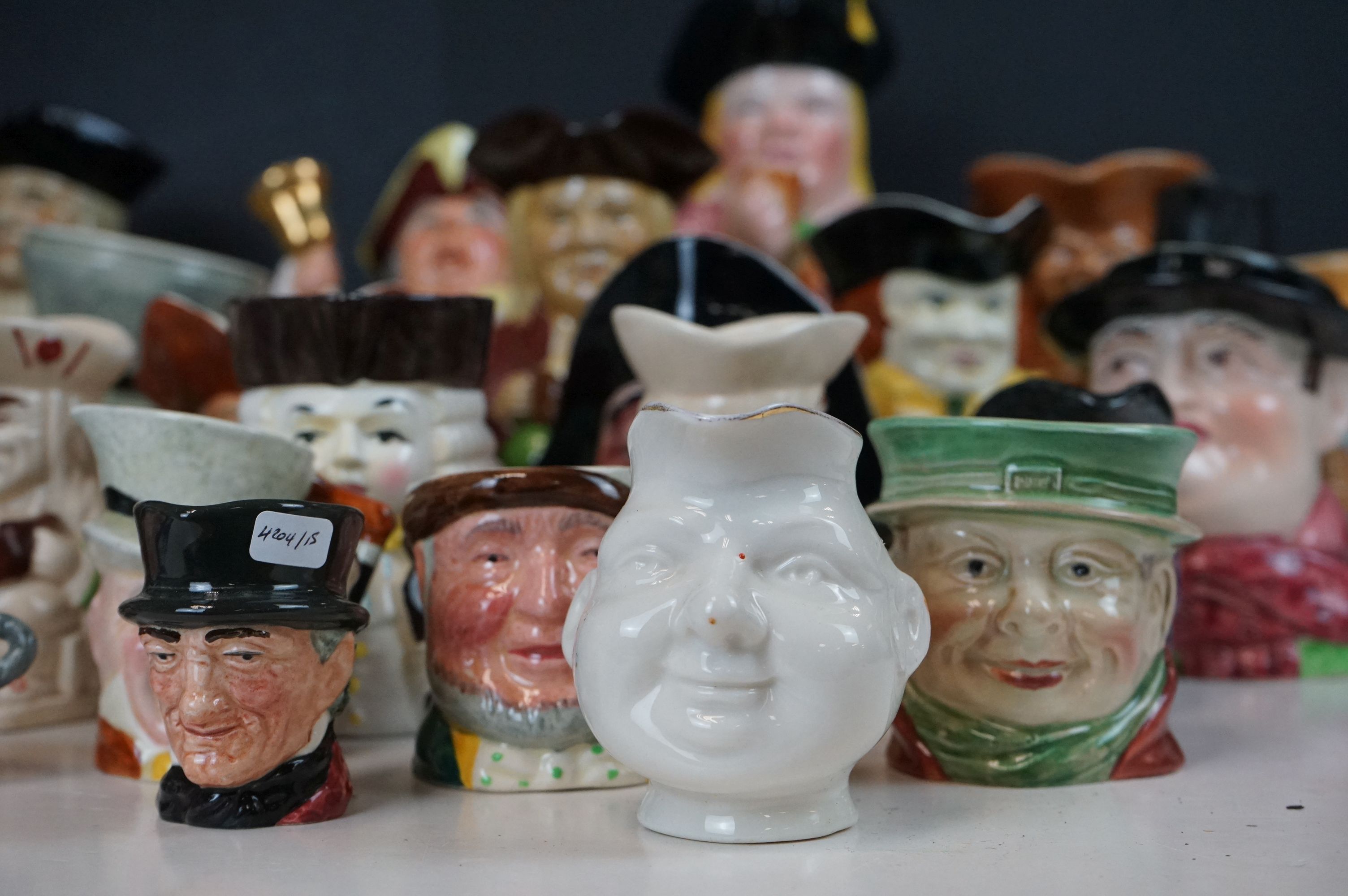 Box of 27 Toby Jugs of various sizes - Image 2 of 12