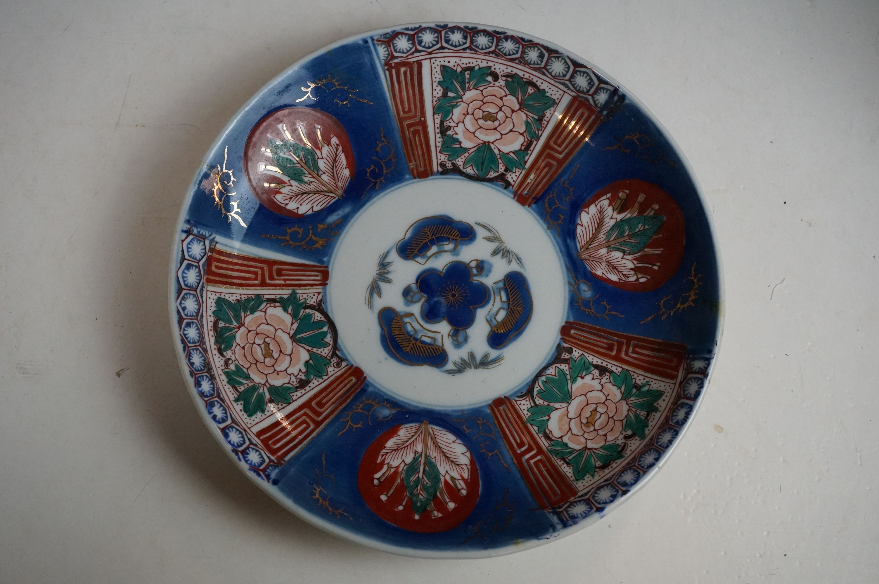 A large quantity of Chinese mixed ceramics to include an Imari pattern plate and cantonese bowl. - Bild 19 aus 28