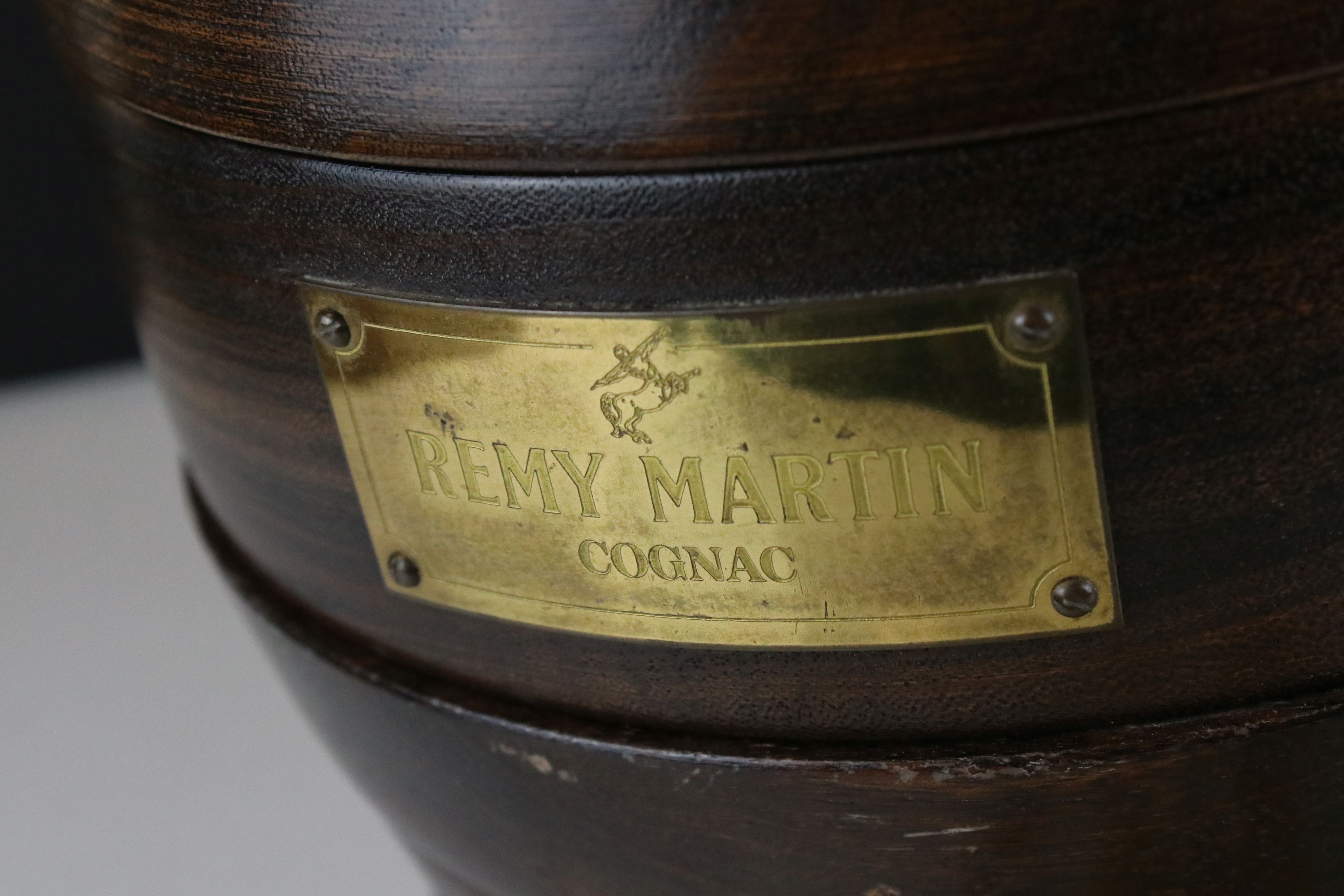 Remy Martin Wooden Games Compendium in the form of a barrel, 27cms high - Image 2 of 6