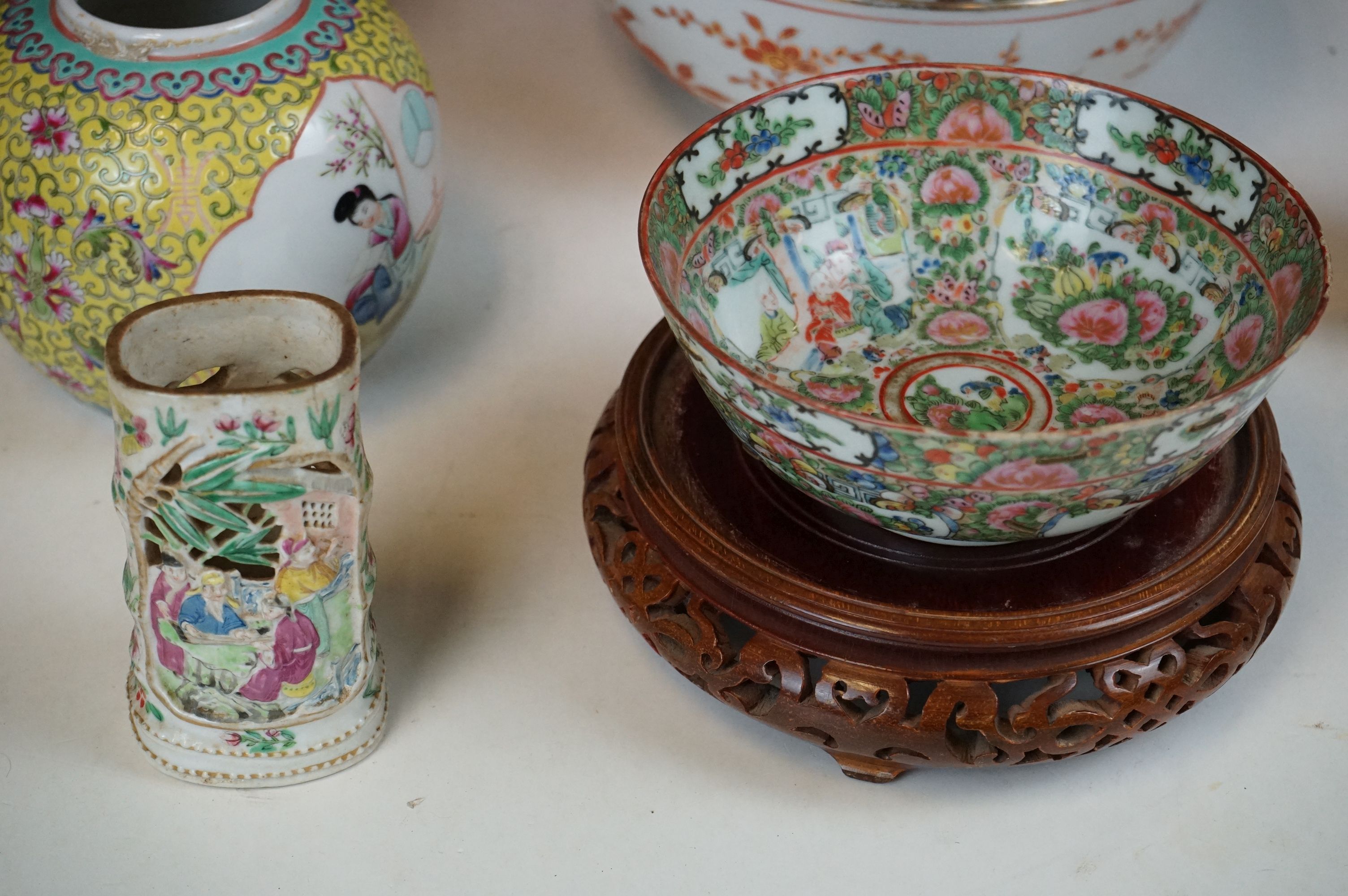 A large quantity of Chinese mixed ceramics to include an Imari pattern plate and cantonese bowl. - Bild 2 aus 28