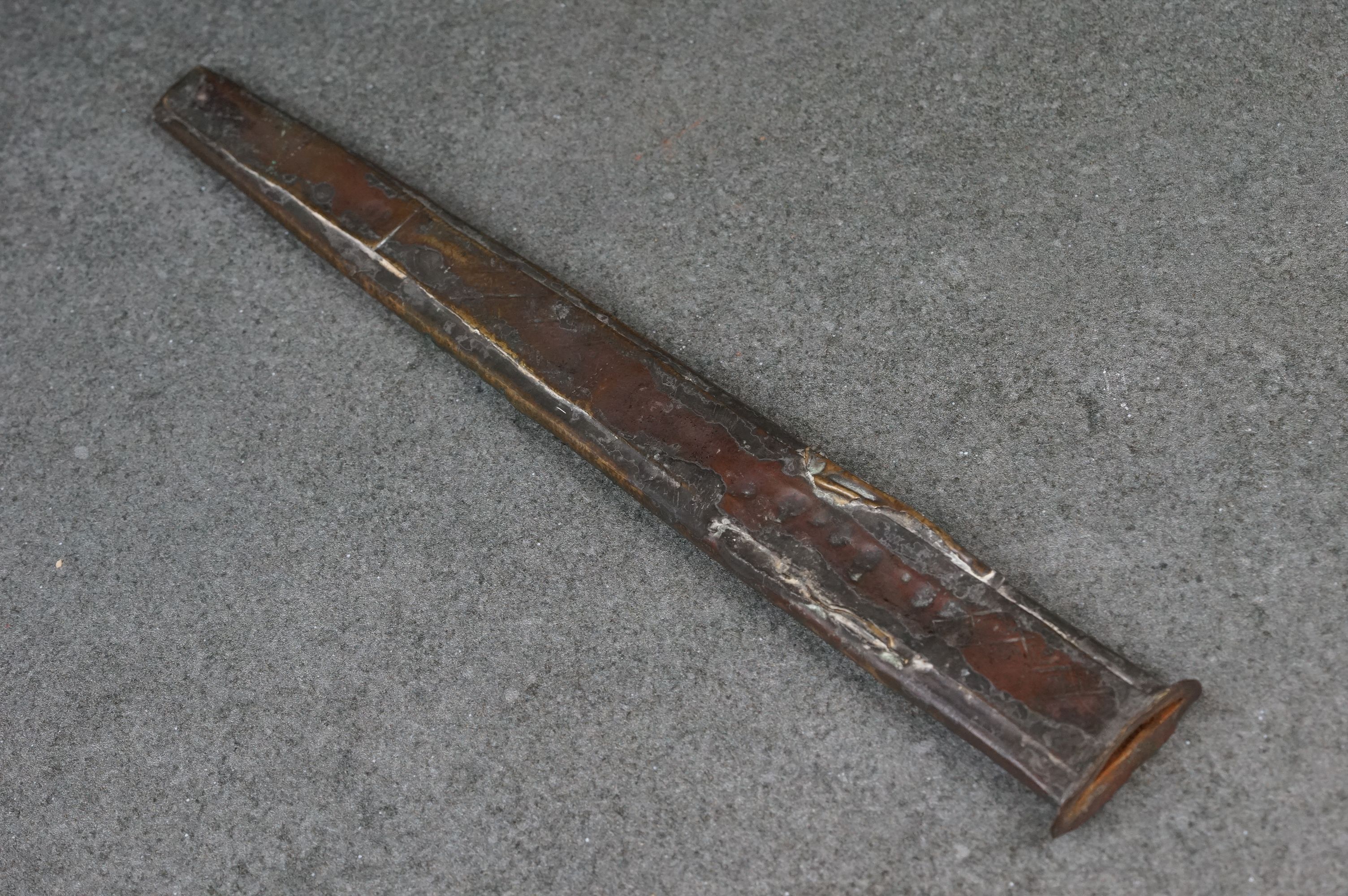 A vintage ceremonial dagger within decorative brass sheath. - Bild 8 aus 10