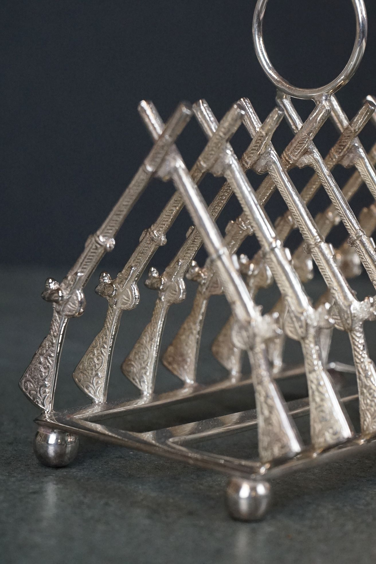 Silver plated toast rack in the form of rifles - Bild 4 aus 5