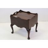 Mahogany jardinière, circa 1780 and later, the lid enclosing a lined interior, on cabriole legs,