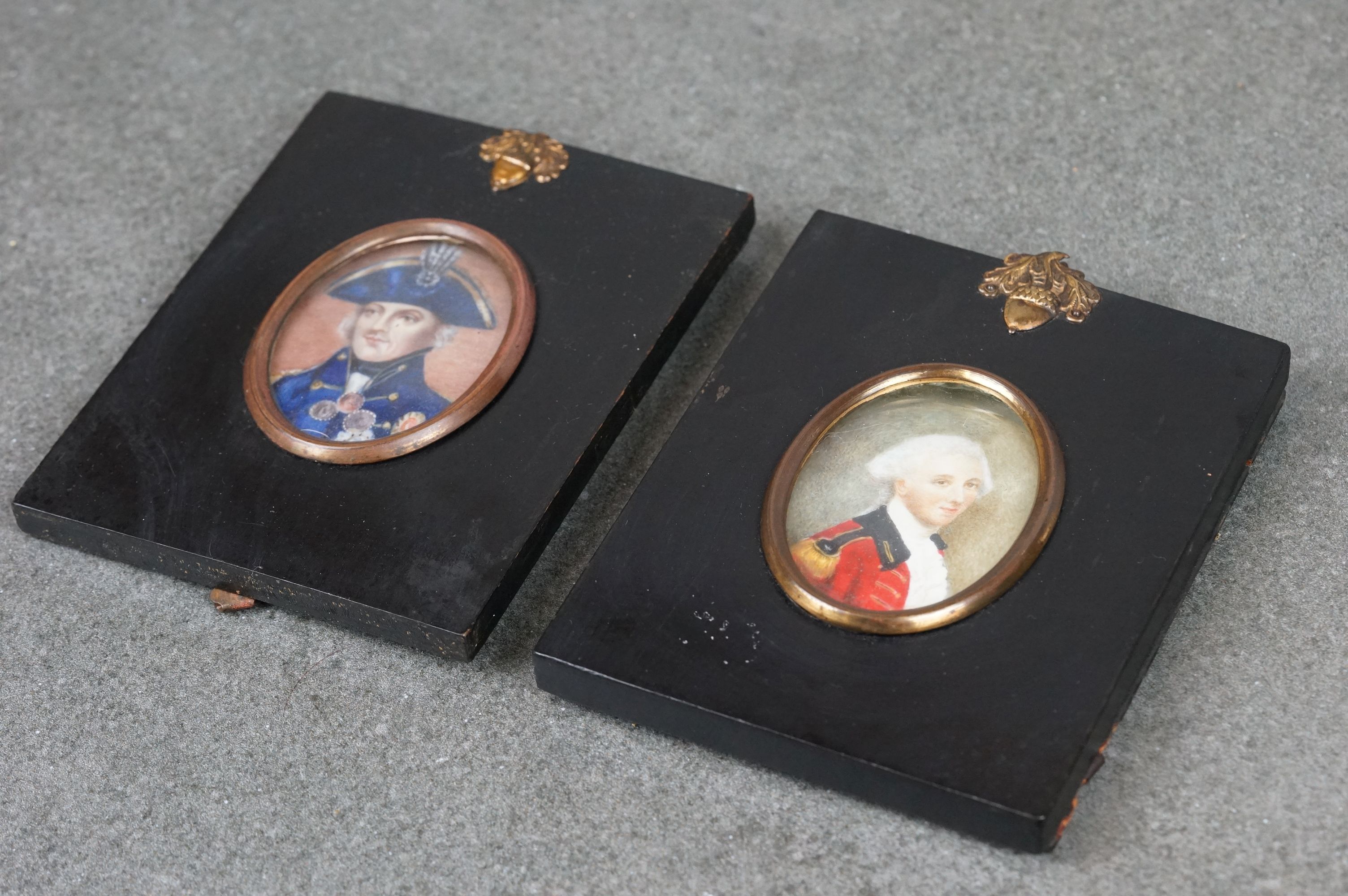 Two framed miniature portraits of gentlemen in military uniforms. - Bild 4 aus 4