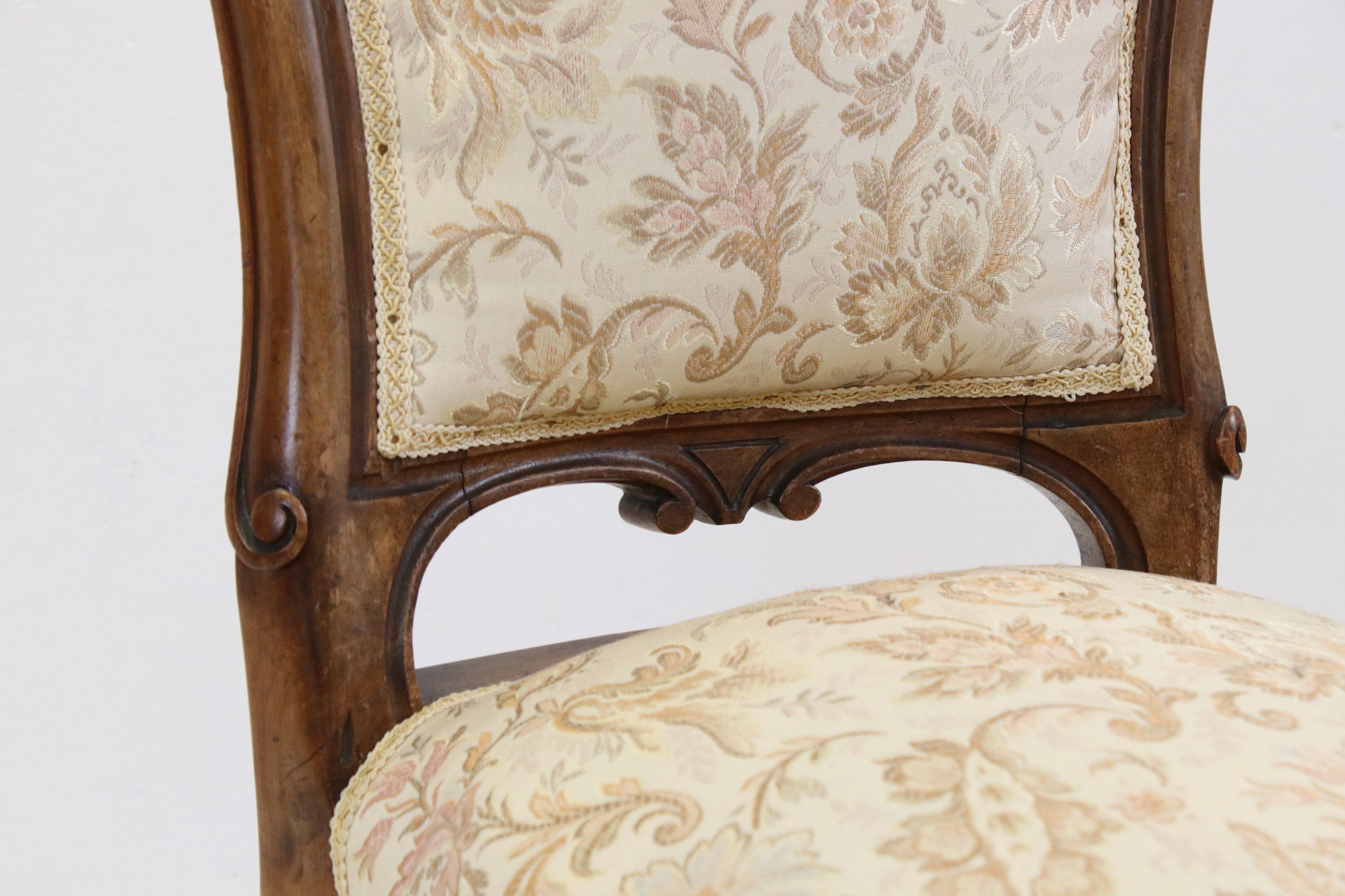 Victorian Walnut Framed Spoon Back Nursing Chair raised on ceramic castors, 87cms high - Image 4 of 5