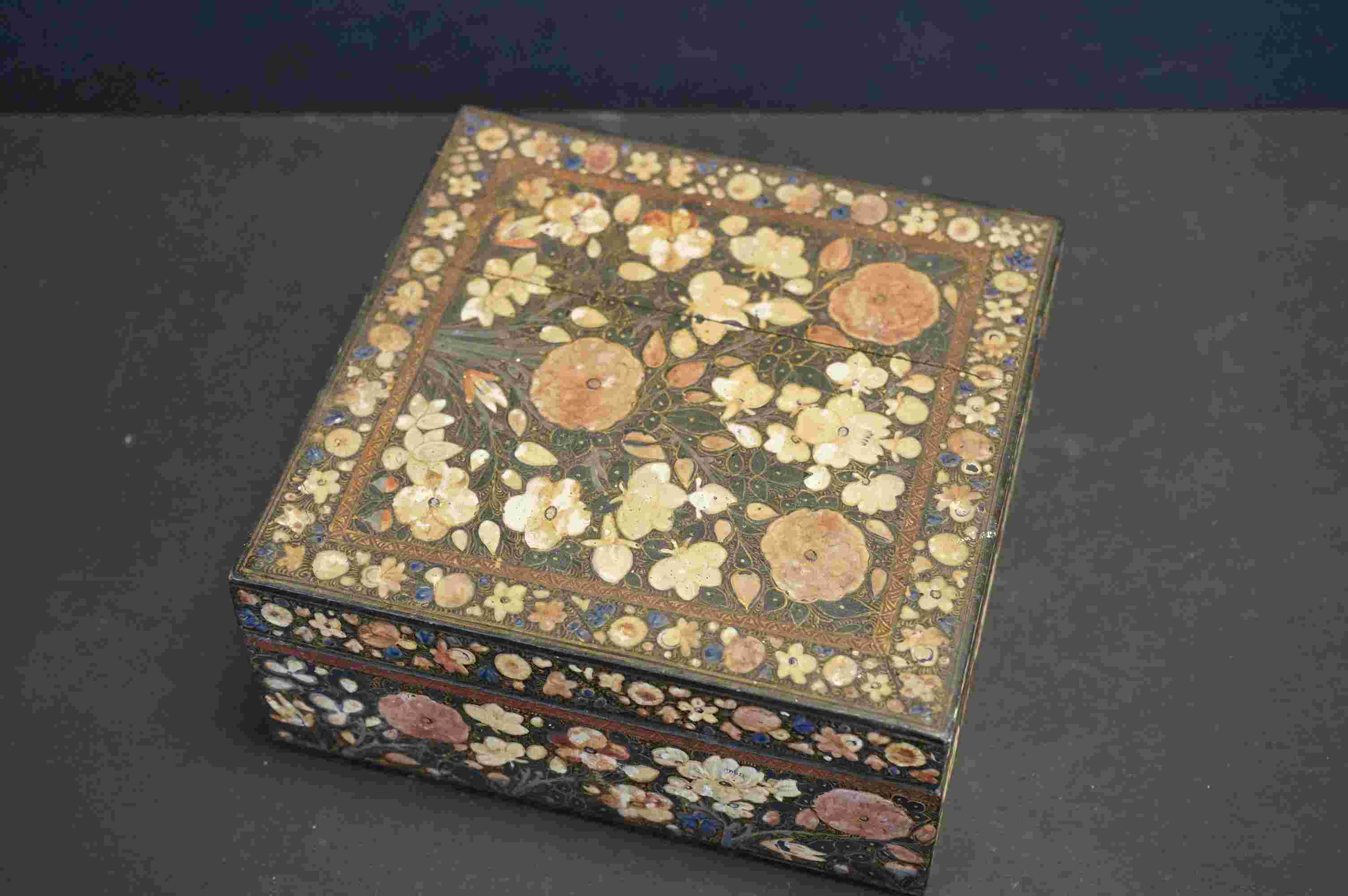 A collection of four boxes to include an Edwardian Tunbridge inlaid glove box, a dominoes box and - Image 5 of 6