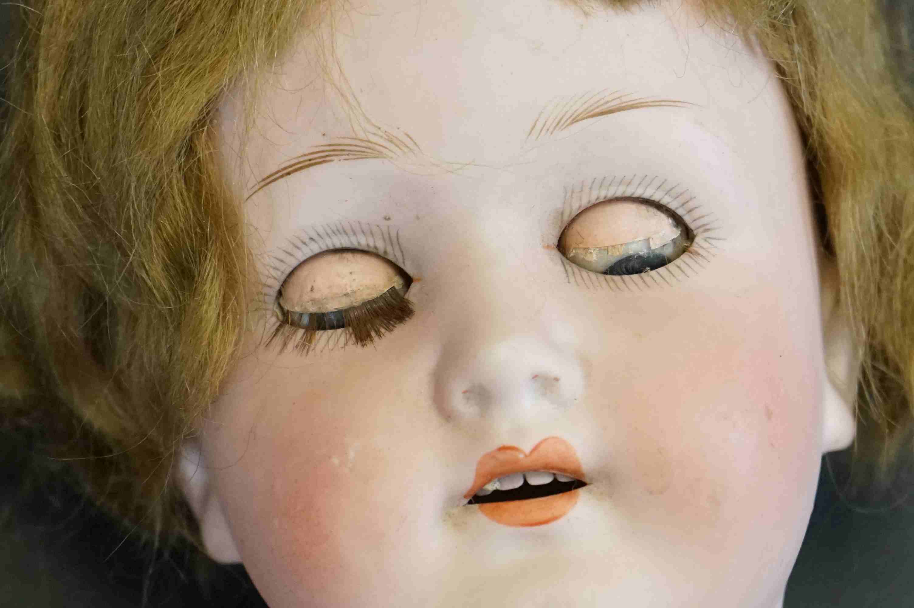 A vintage German porcelain headed doll, marked Heubach Koppelsdorf 250.3 Germany (A/F). - Image 11 of 12